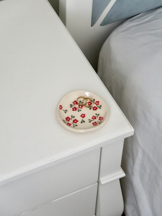 Ring dish with red flowers