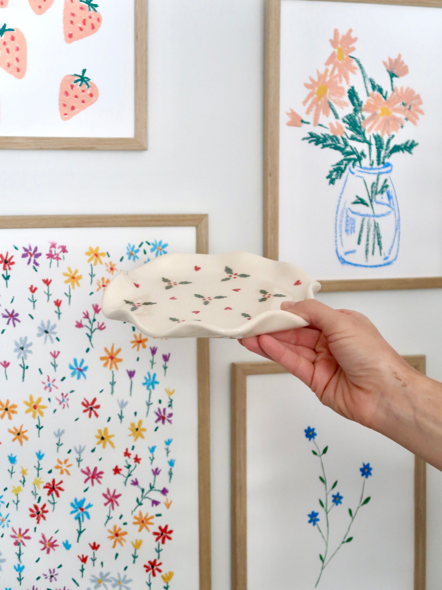 Wavy plate with christmas vibe