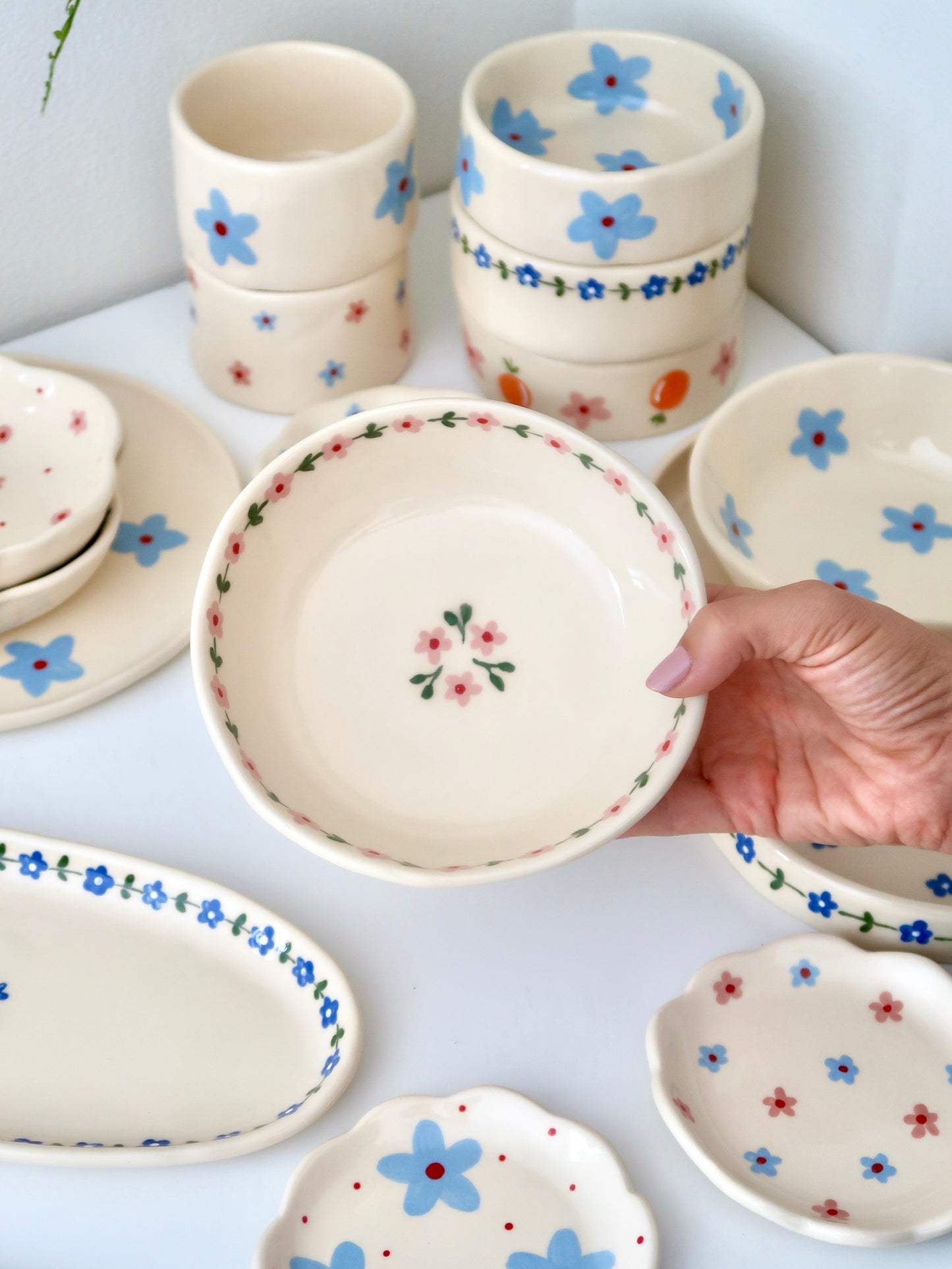 Bowl with pink flowers