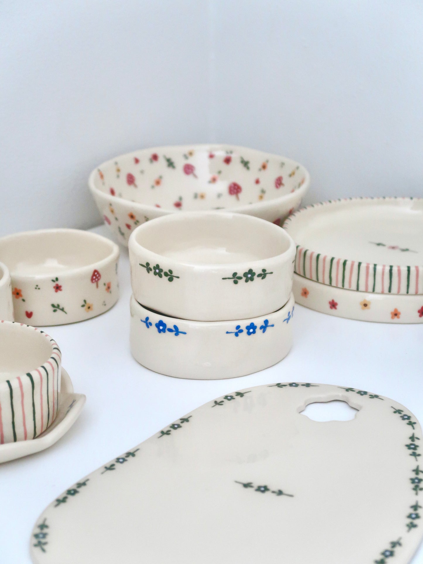 Bowl with green flowers