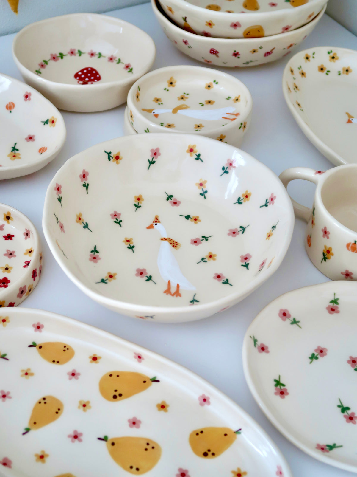 Bowl with a duck and yellow and pink flowers (big)