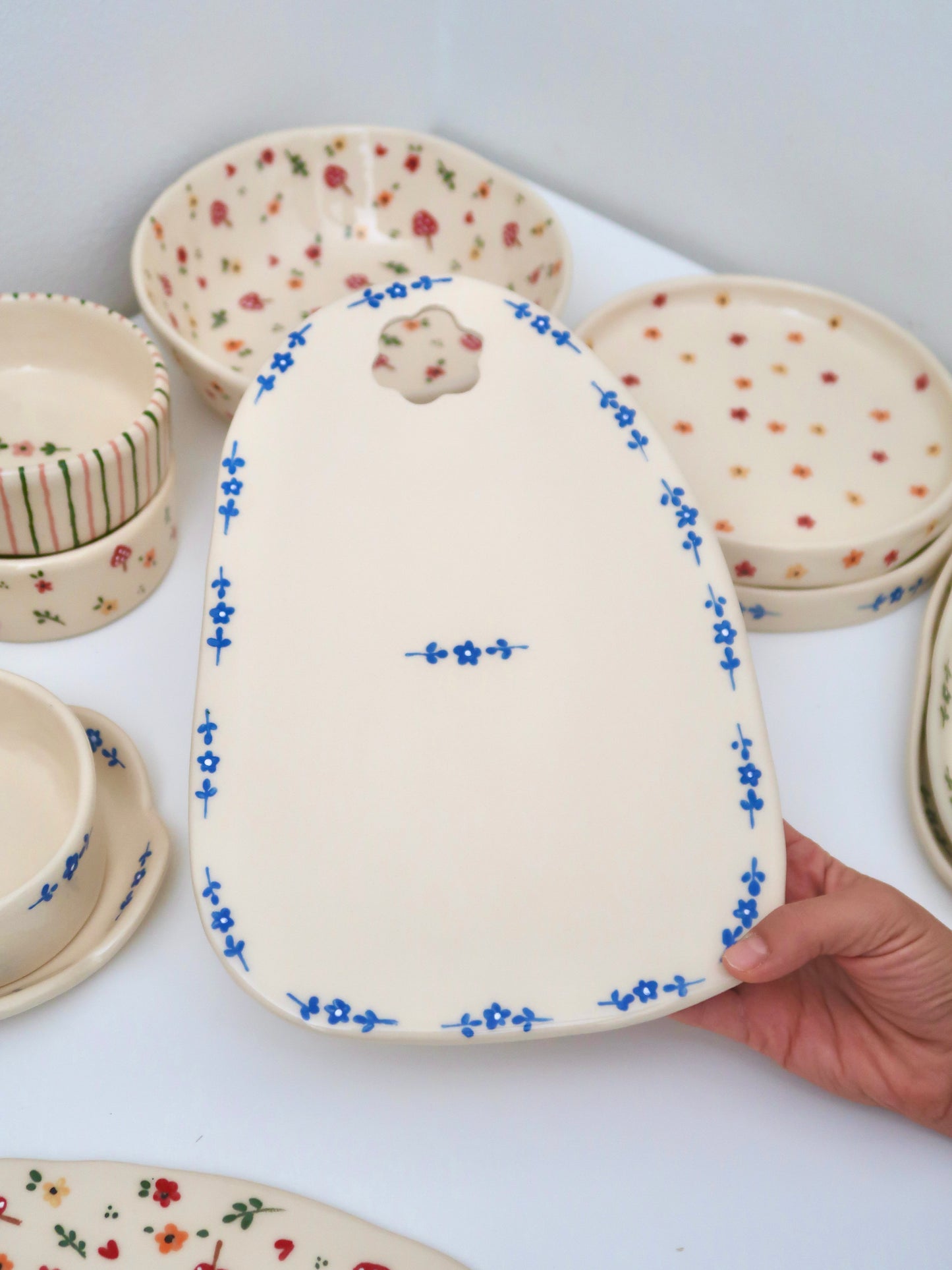 Kitchen board with blue flowers