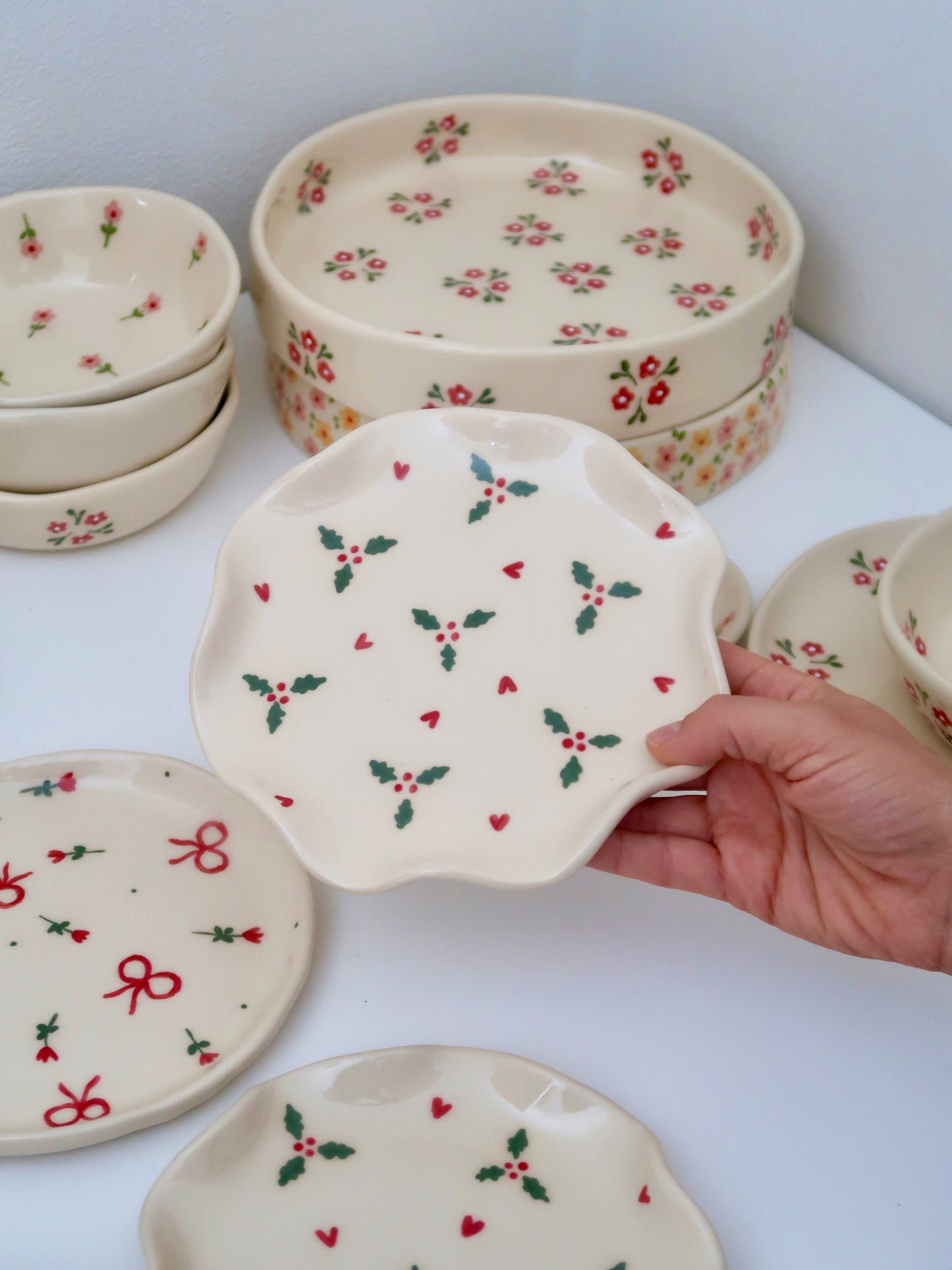 Wavy plate with christmas vibe