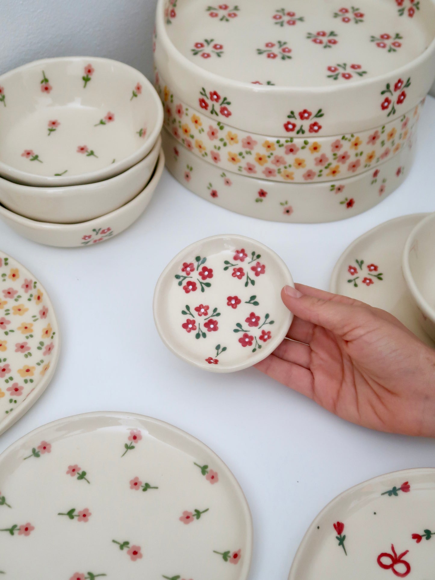 Ring dish with red flowers
