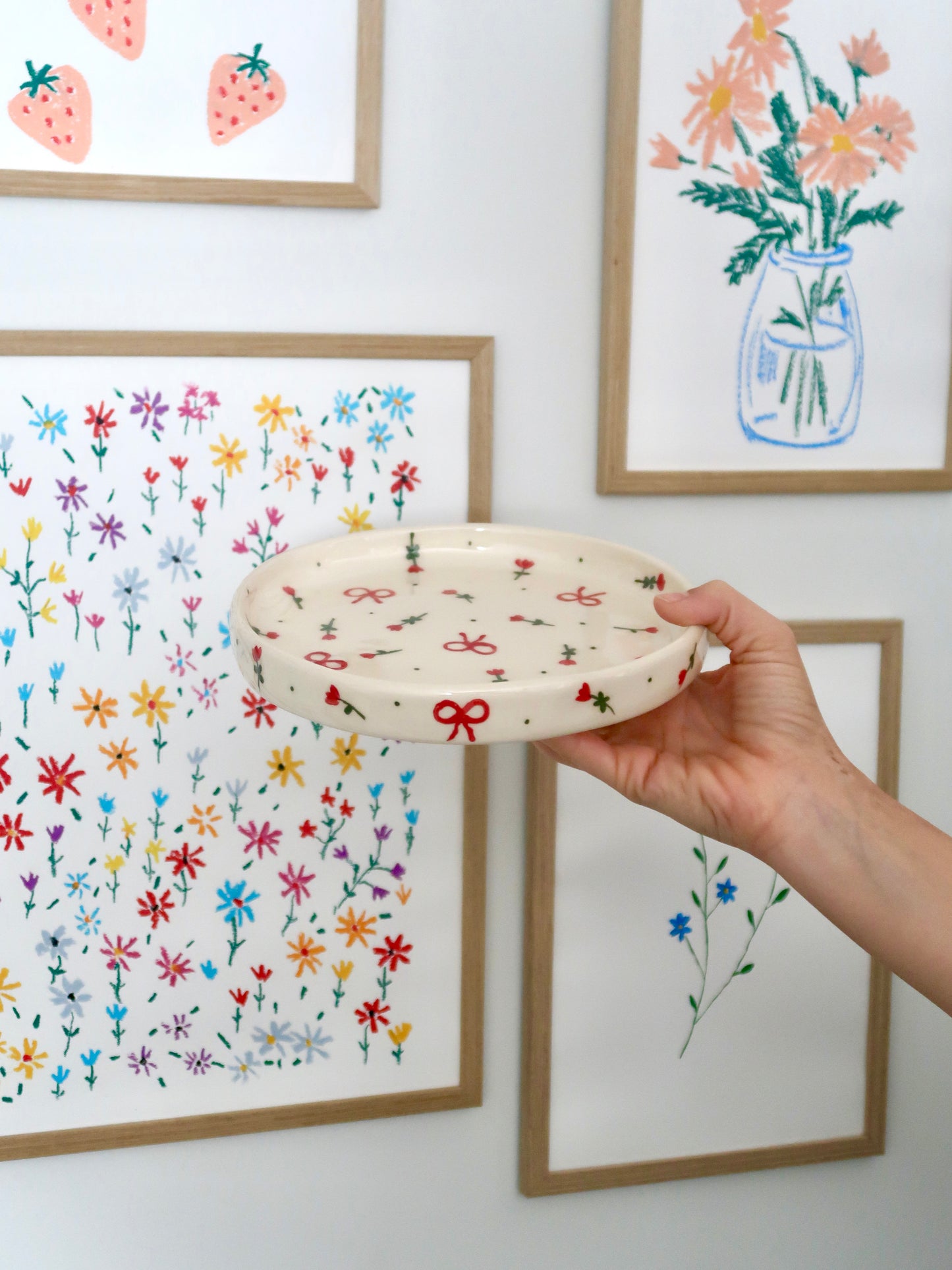 High edge plate with red flowers and bows