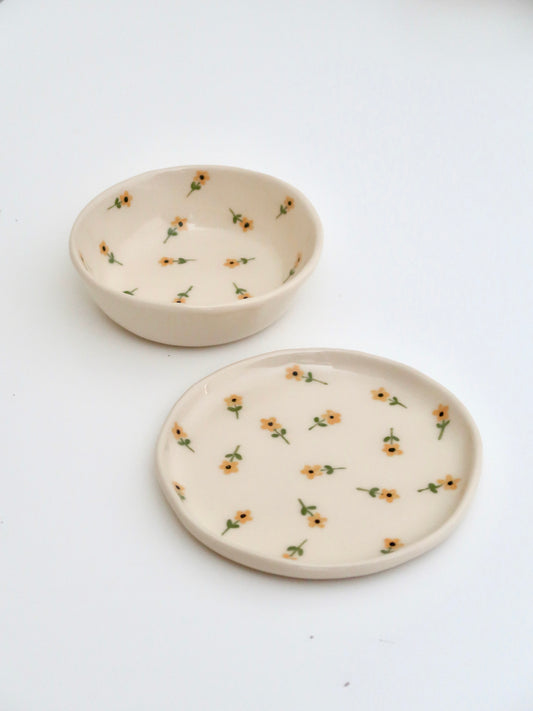 Set with yellow flowers