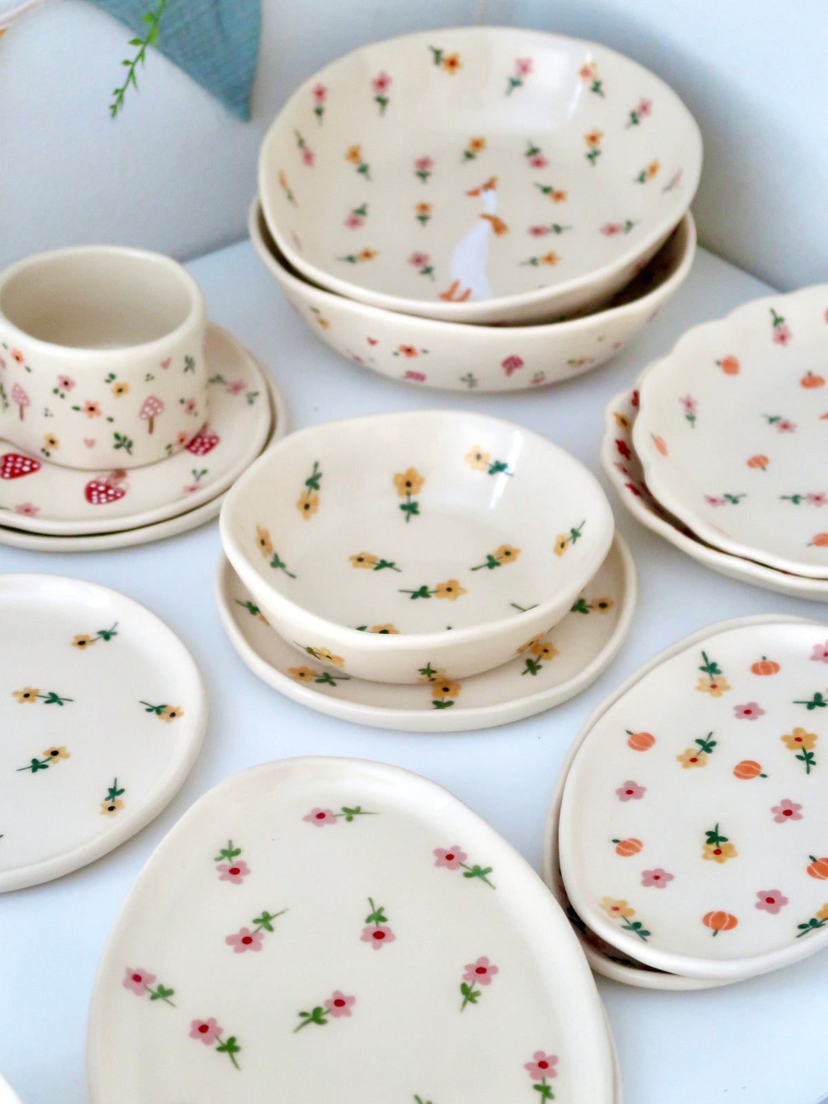 Bowl with yellow flowers