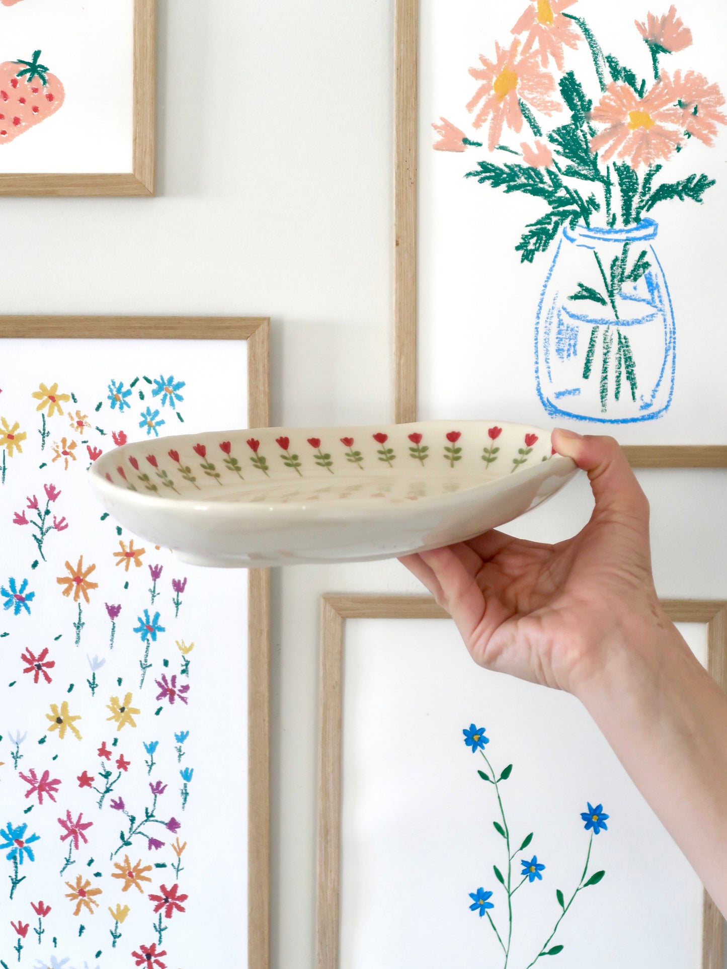 Platter with red flowers (big)