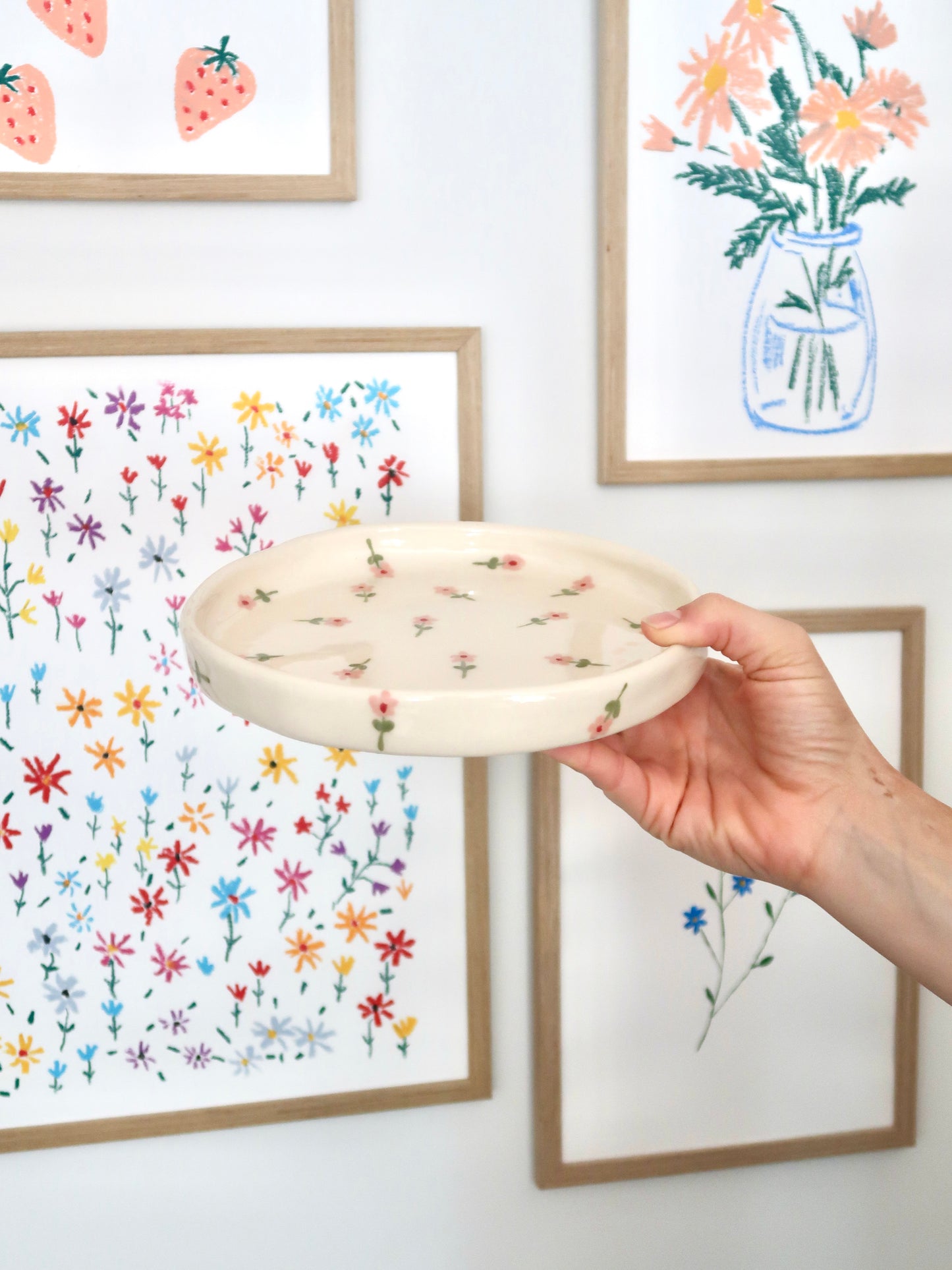 High edge plate with pink flowers