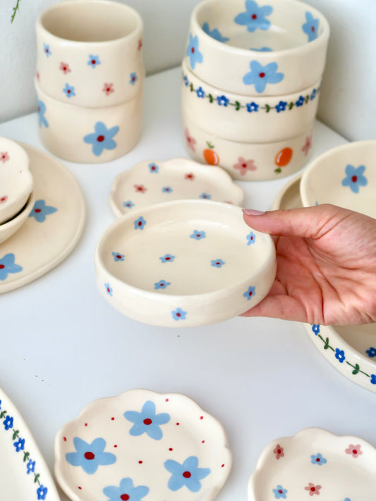 Ring dish with blue flowers