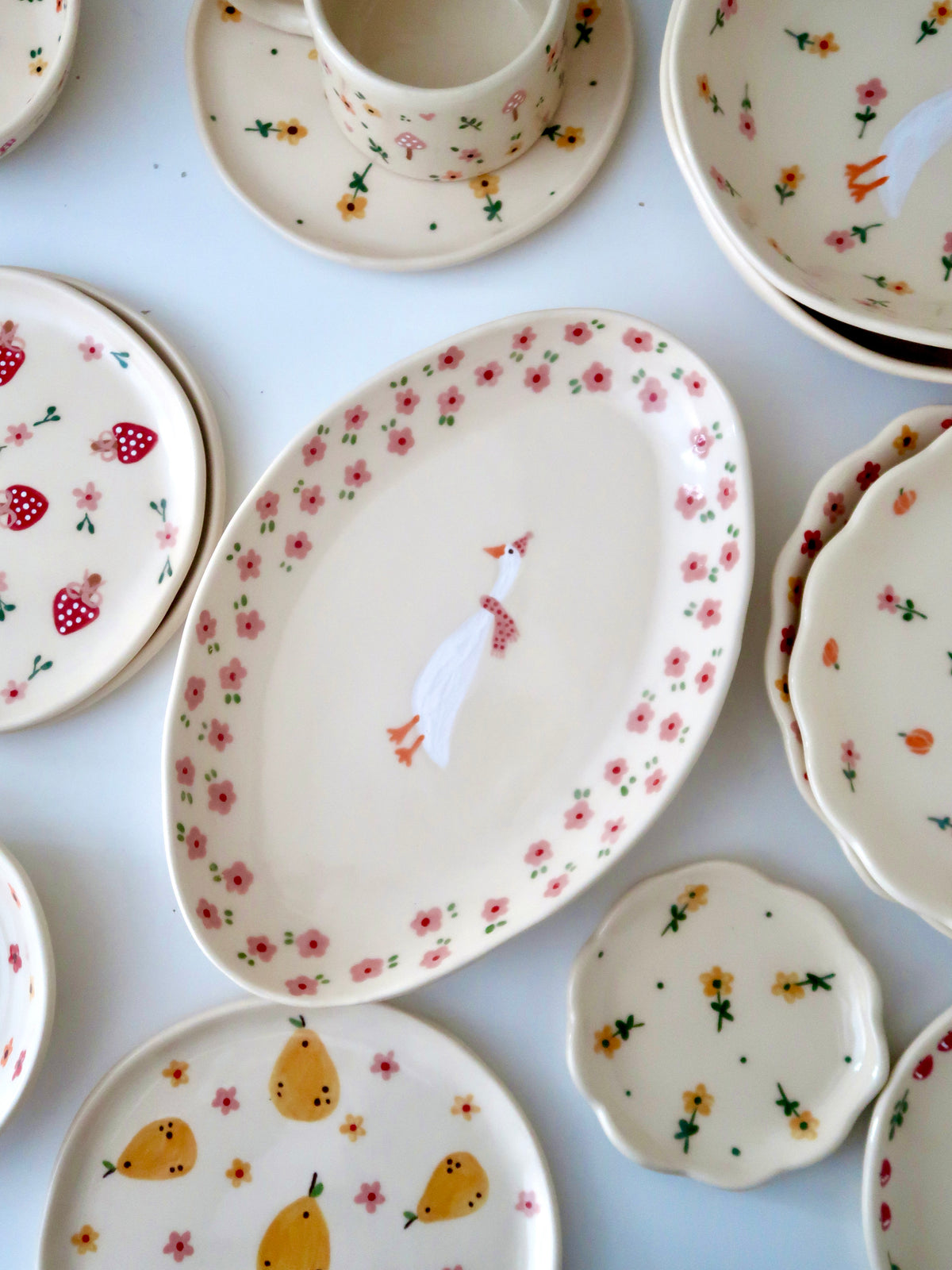 Platter with a duck and pink flowers (big) - small imperfection