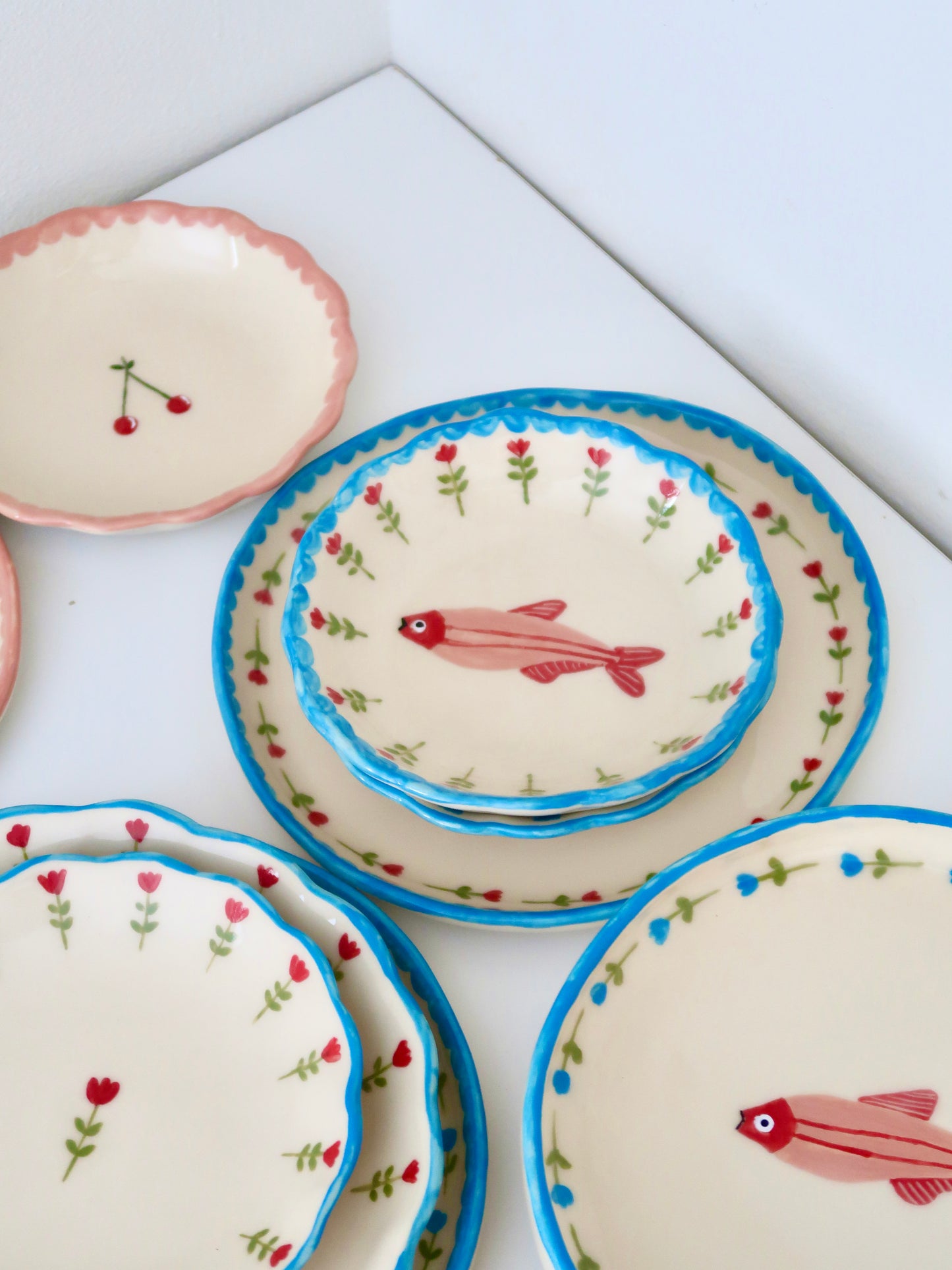 Breakfast/ dessert scalloped plate with fish