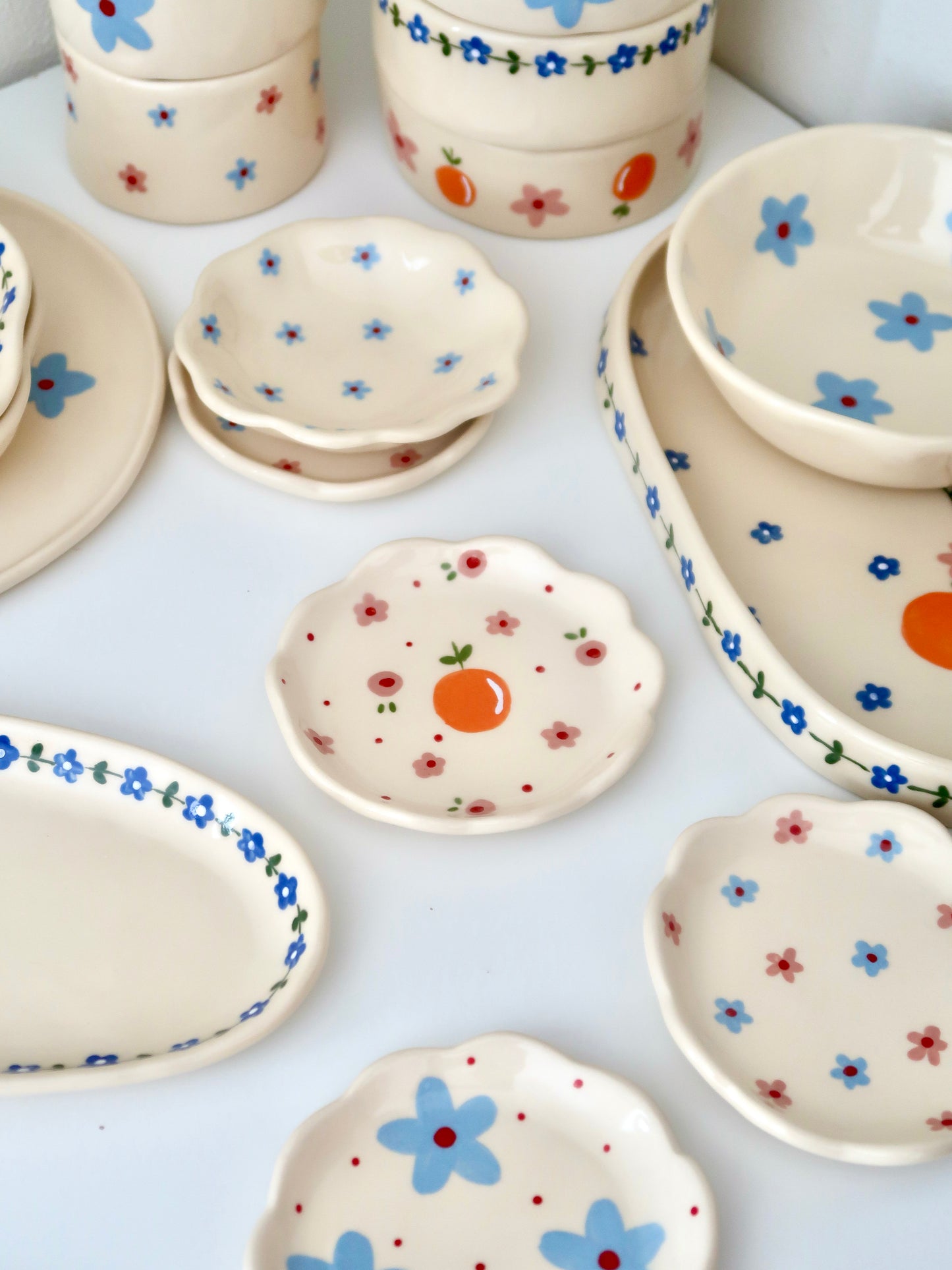 Scalloped ring dish with orange and pink flowers
