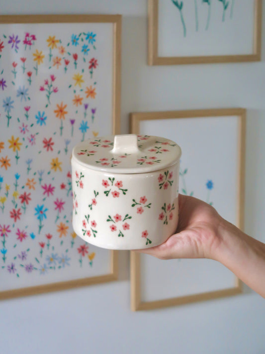 Pot with pink flowers