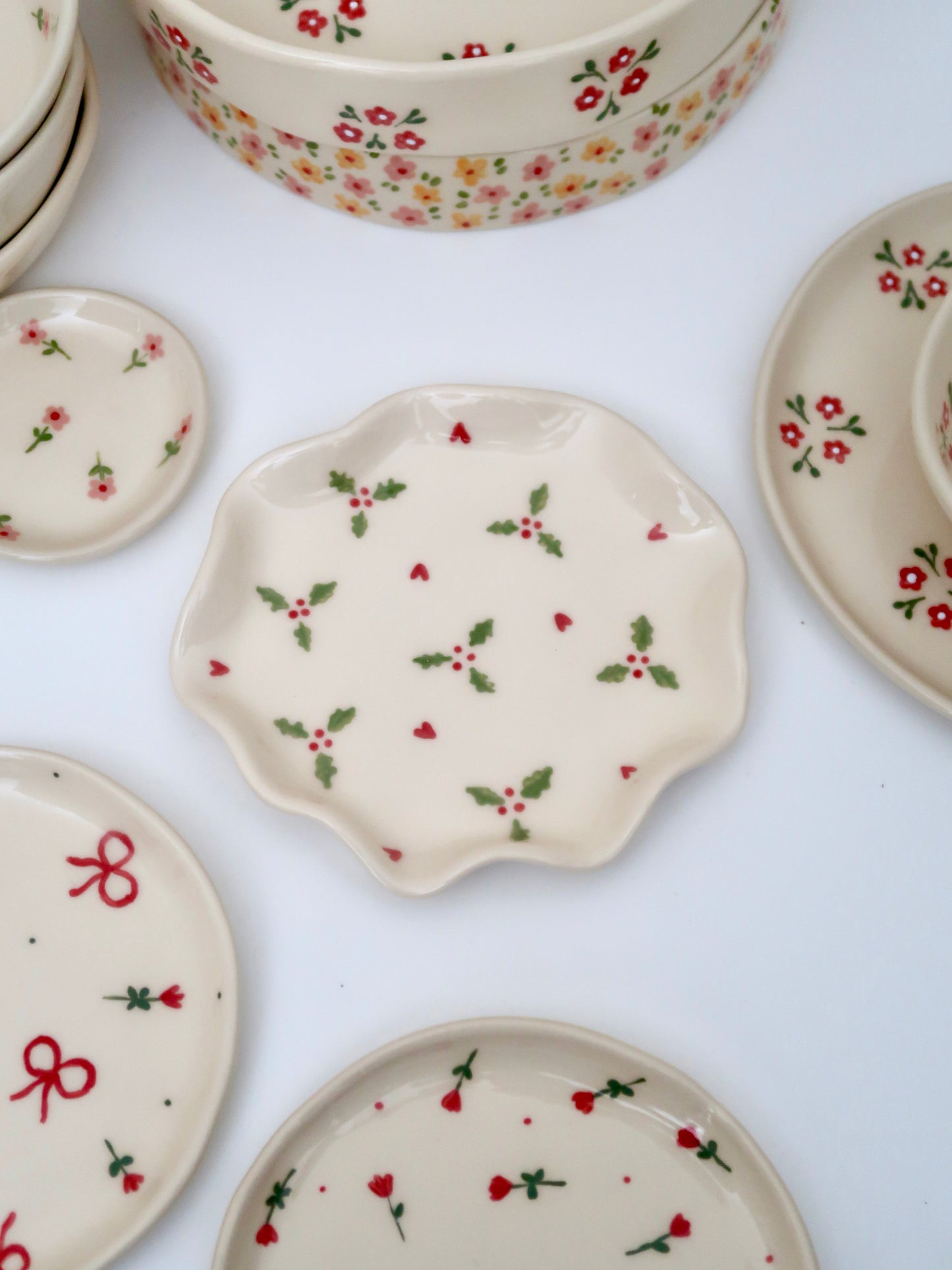 Wavy plate with christmas vibe