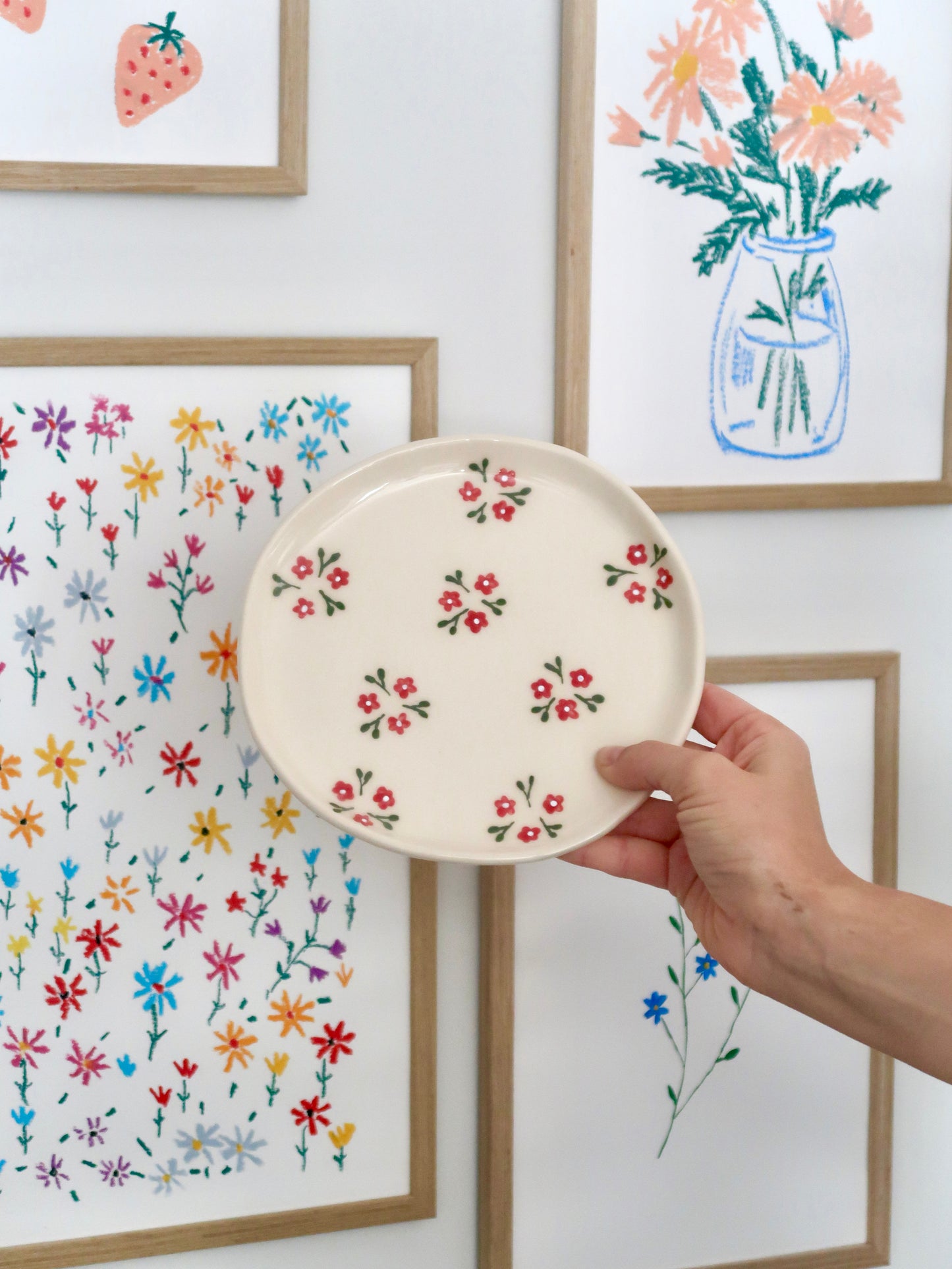 Set with red flowers