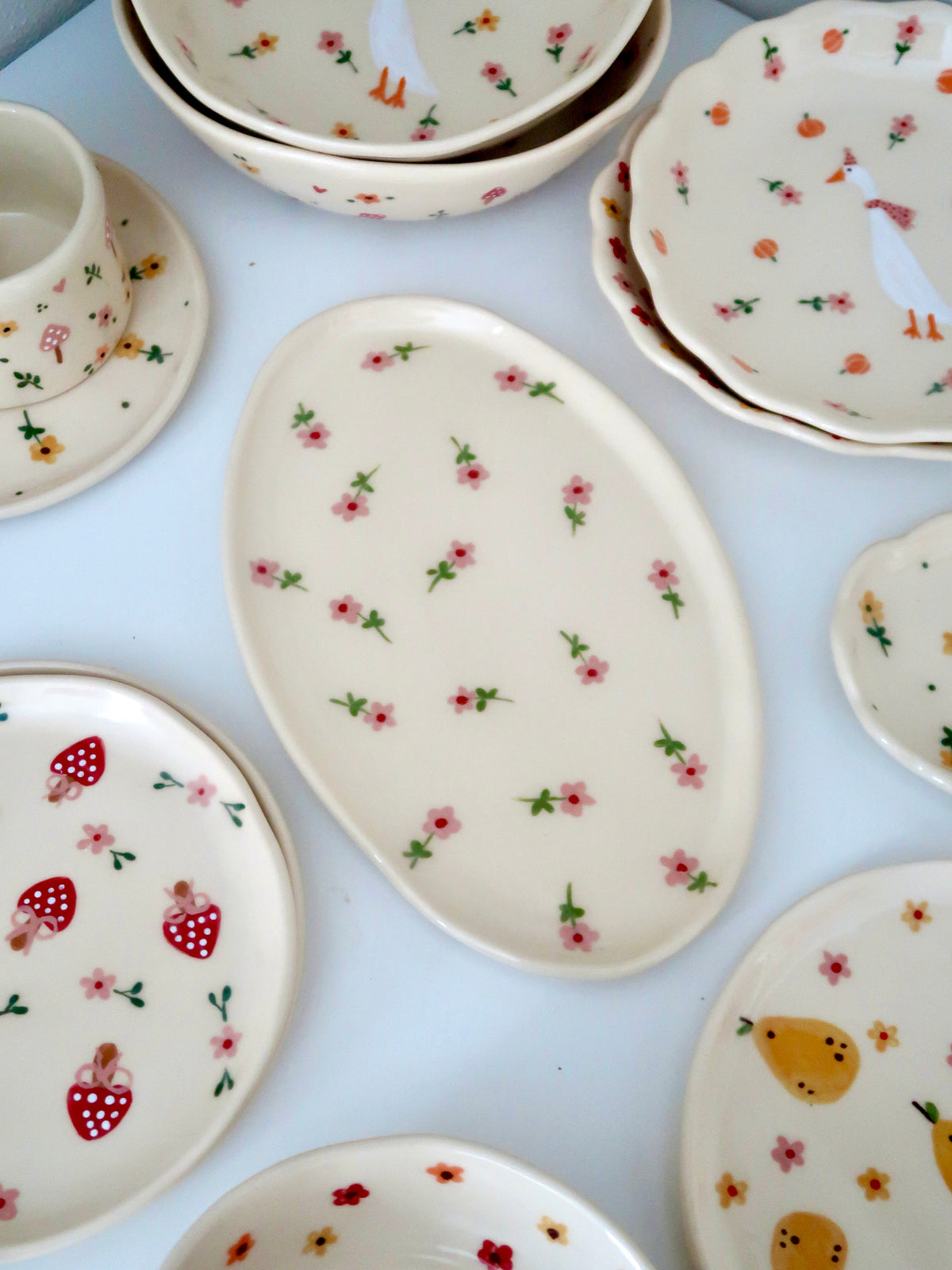 Platter with pink flowers
