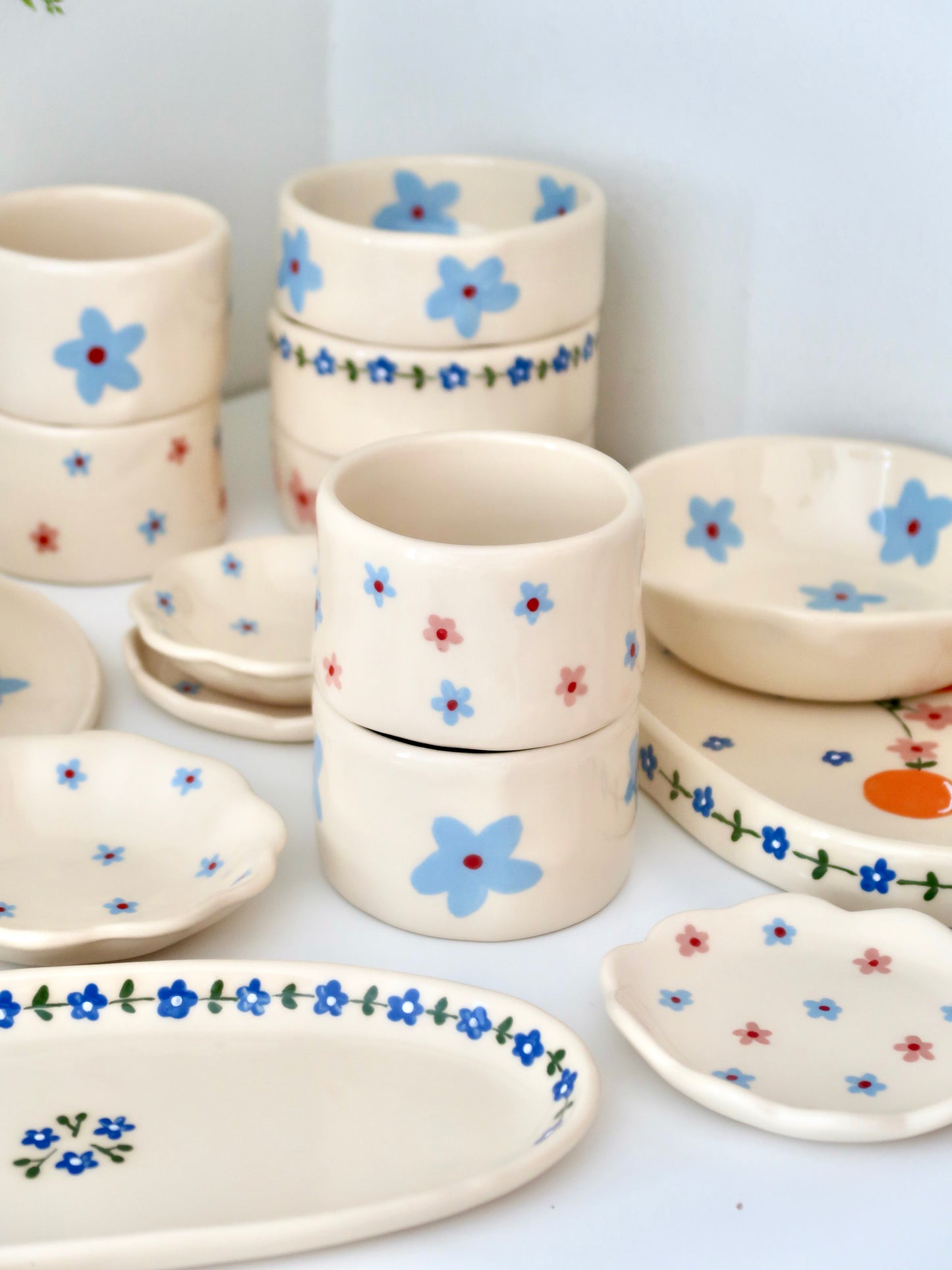 Small vase/ cup with blue flowers⁠
