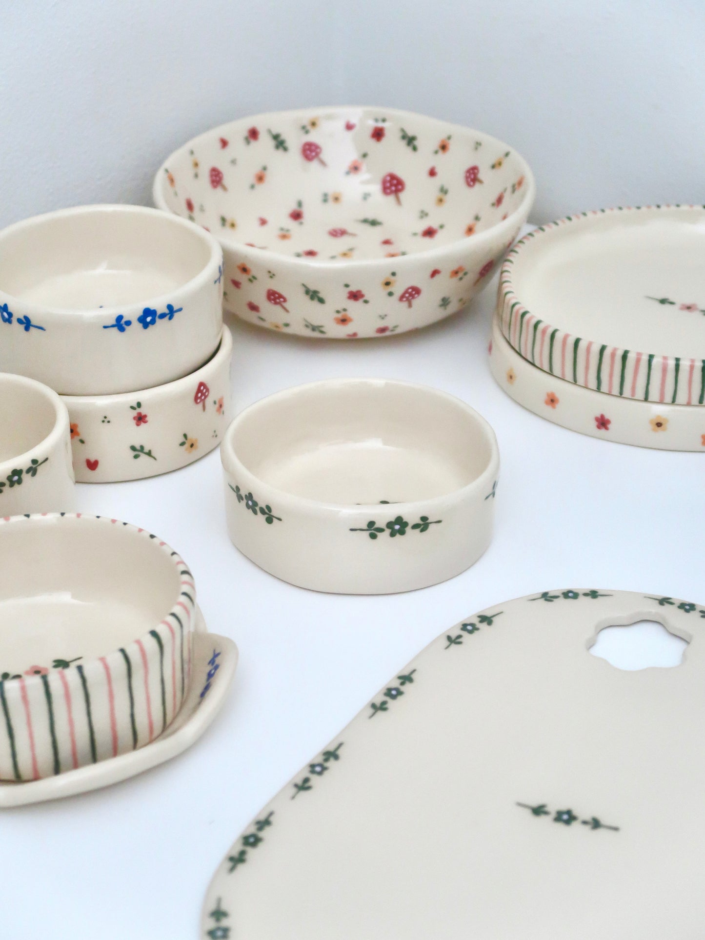 Bowl with green flowers