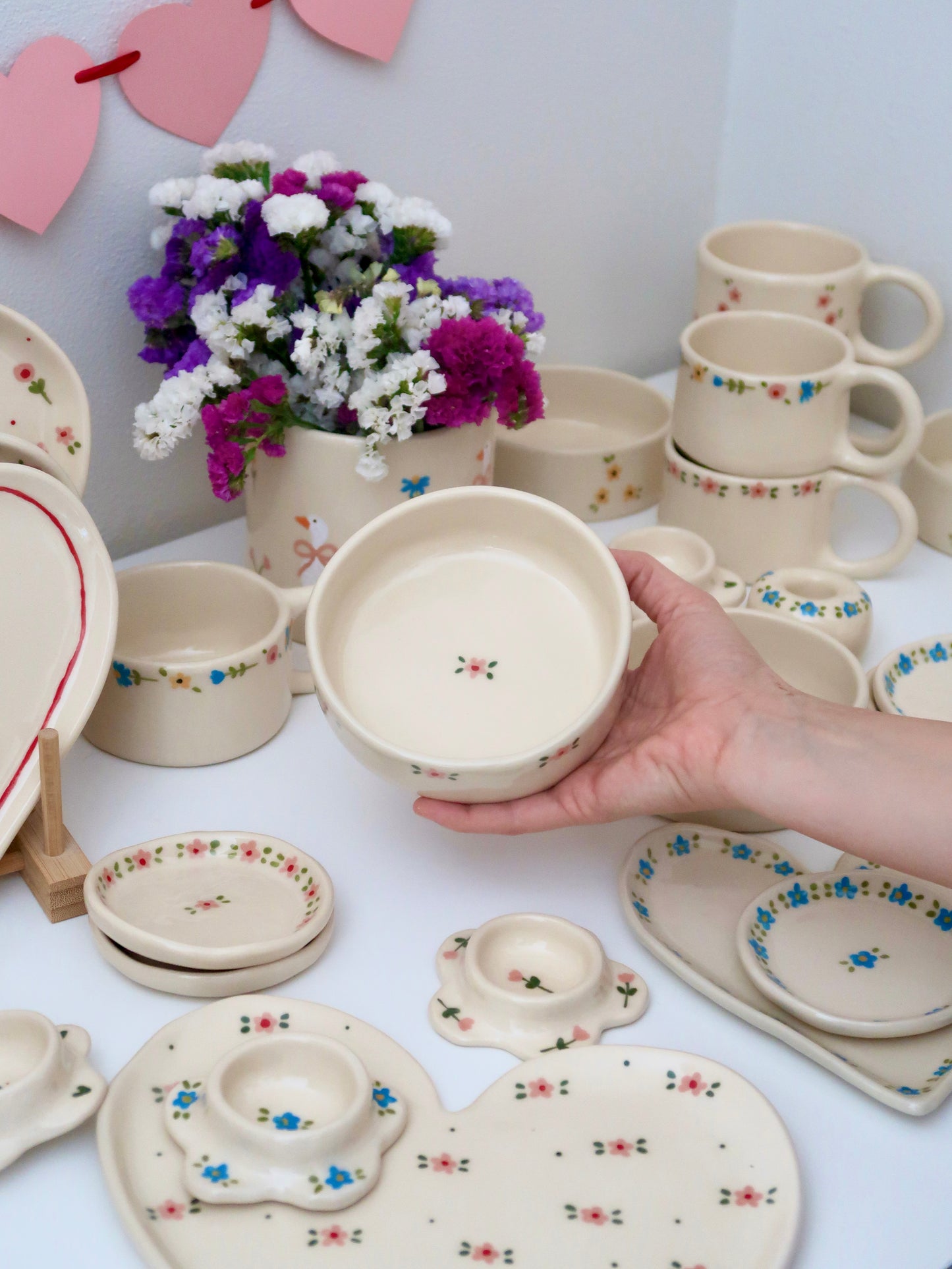 Bowl with pink flowers