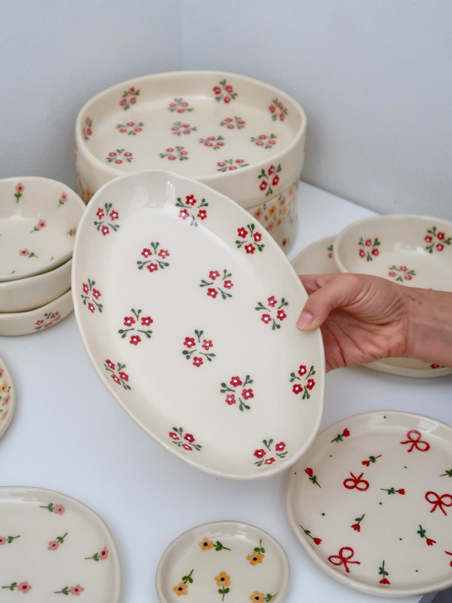 Platter with red flowers (big)