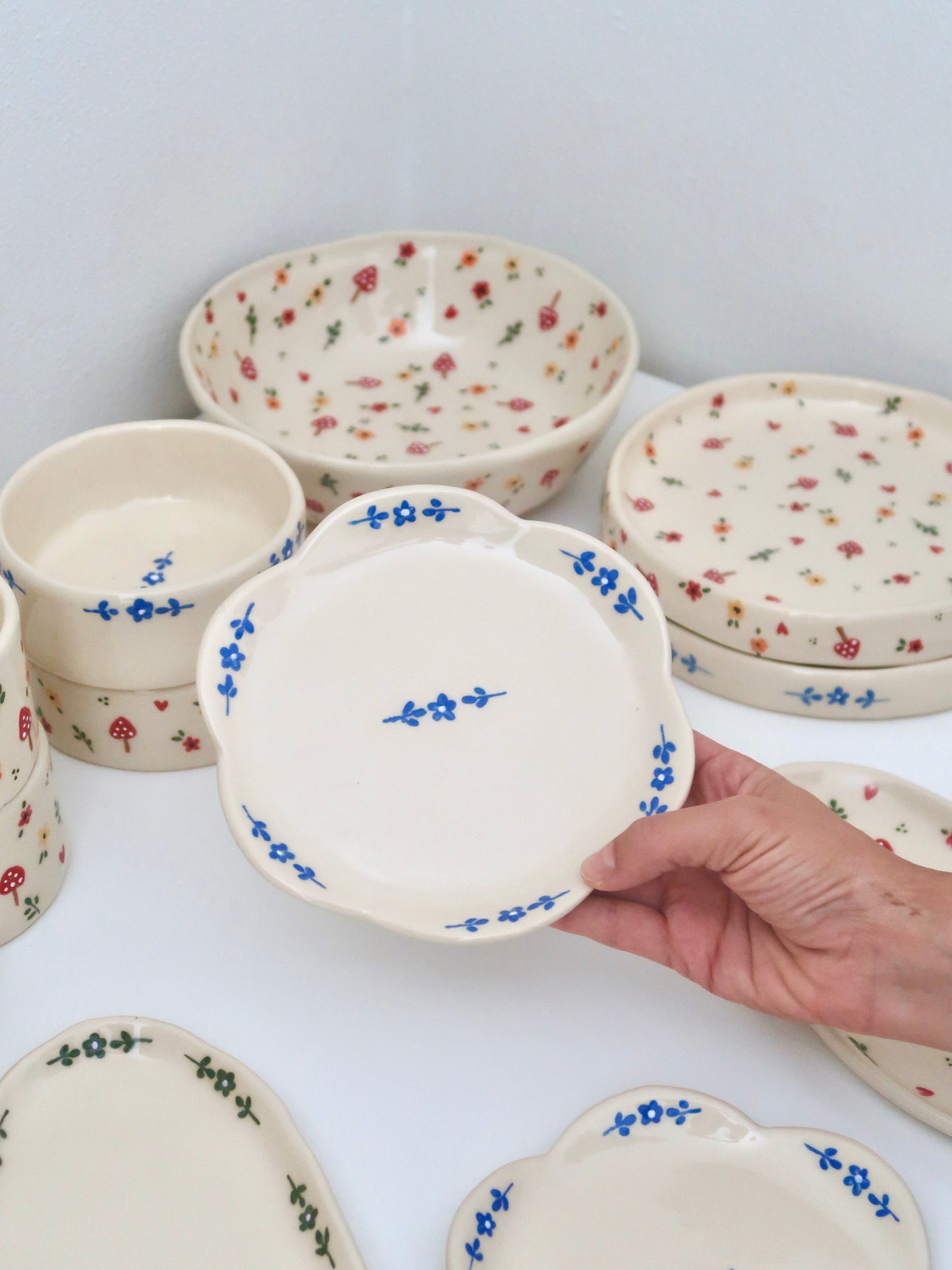 Set with blue flowers