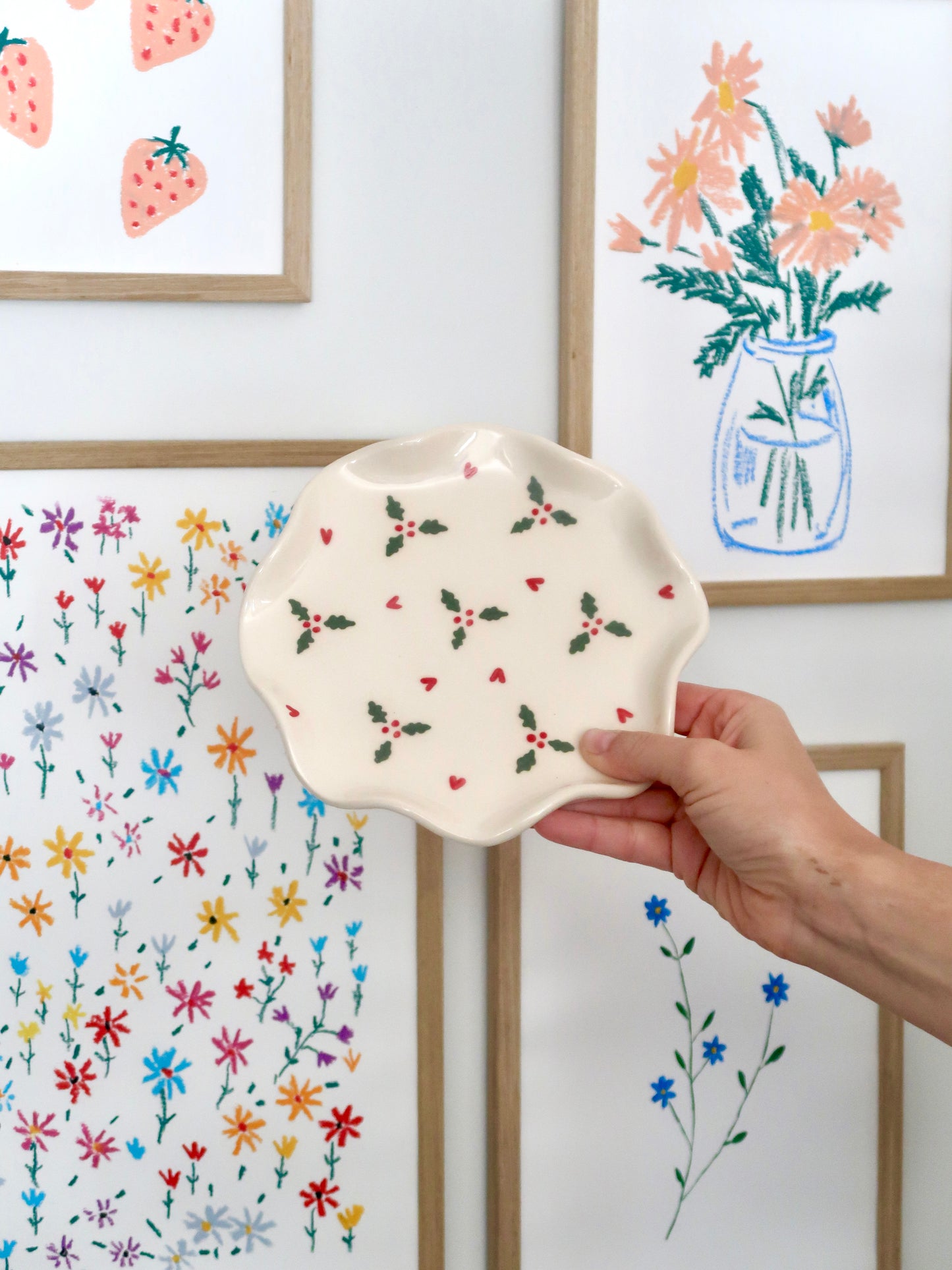 Wavy plate with christmas vibe