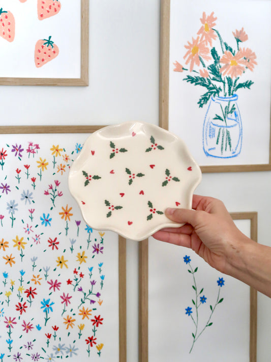 Wavy plate with christmas vibe