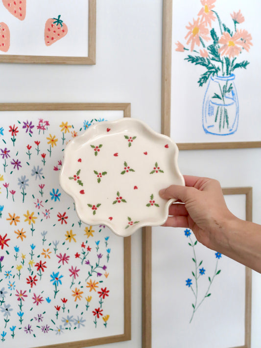 Wavy plate with christmas vibe