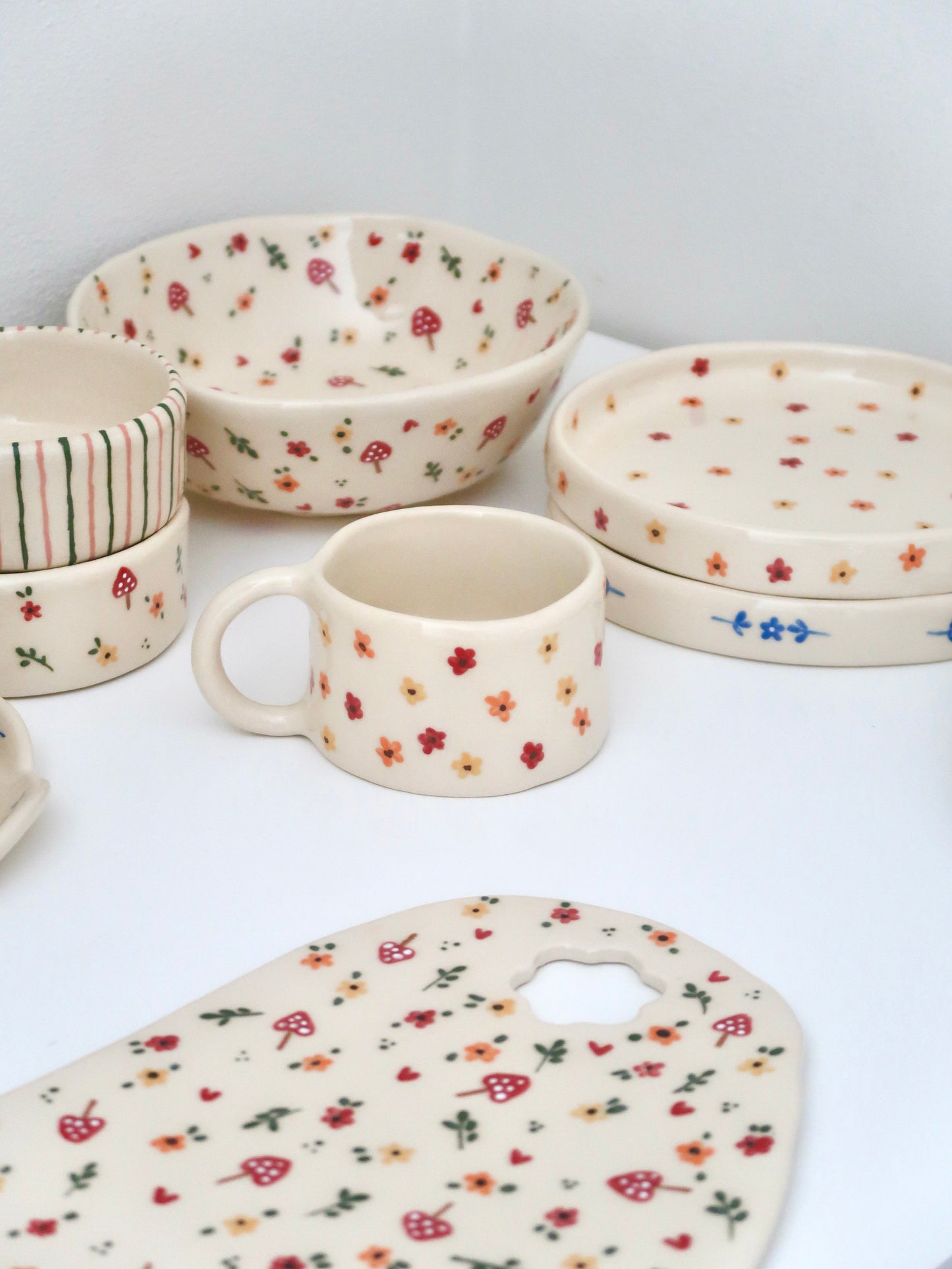 Mug with autumn flowers