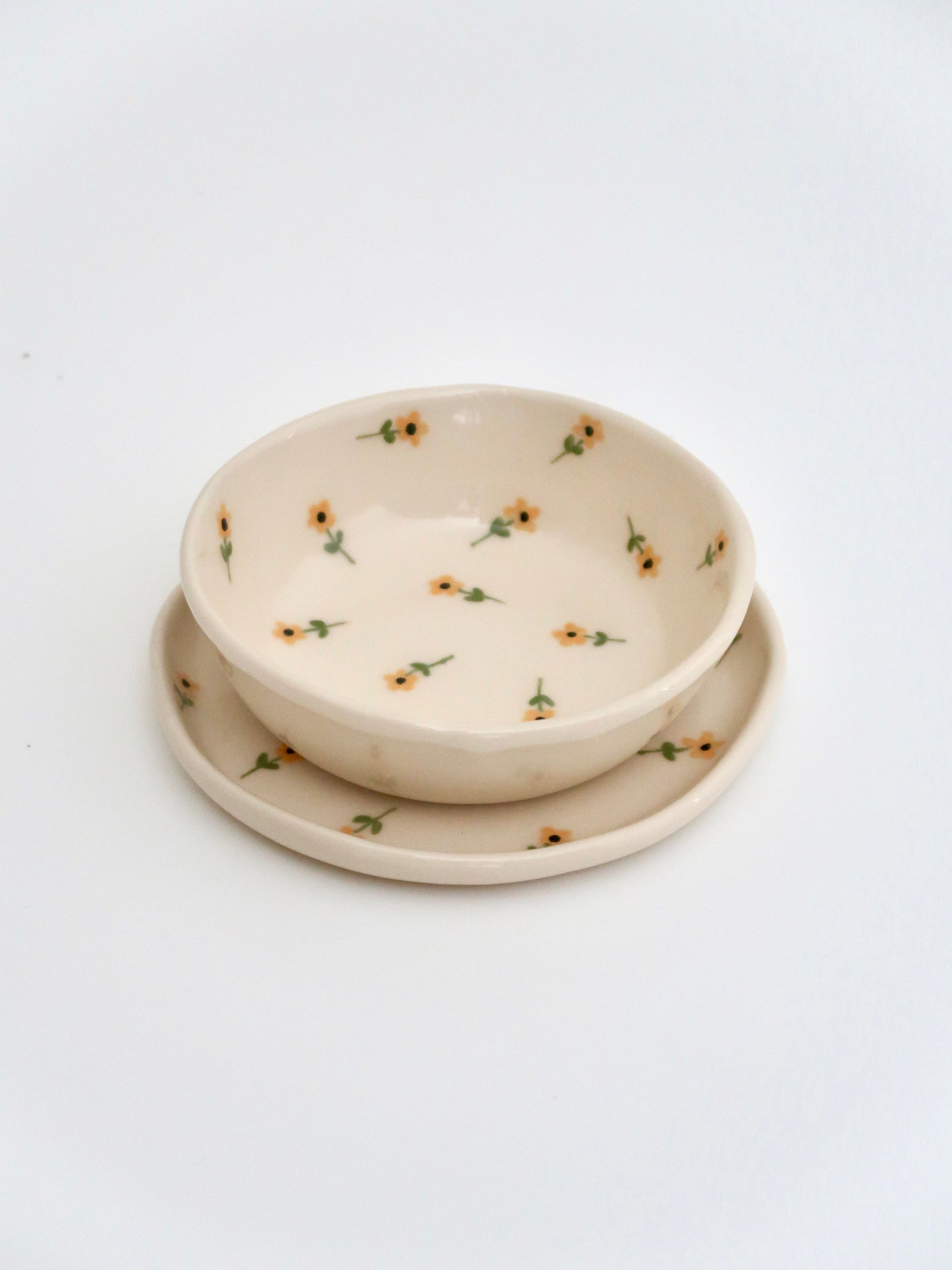 Set with yellow flowers