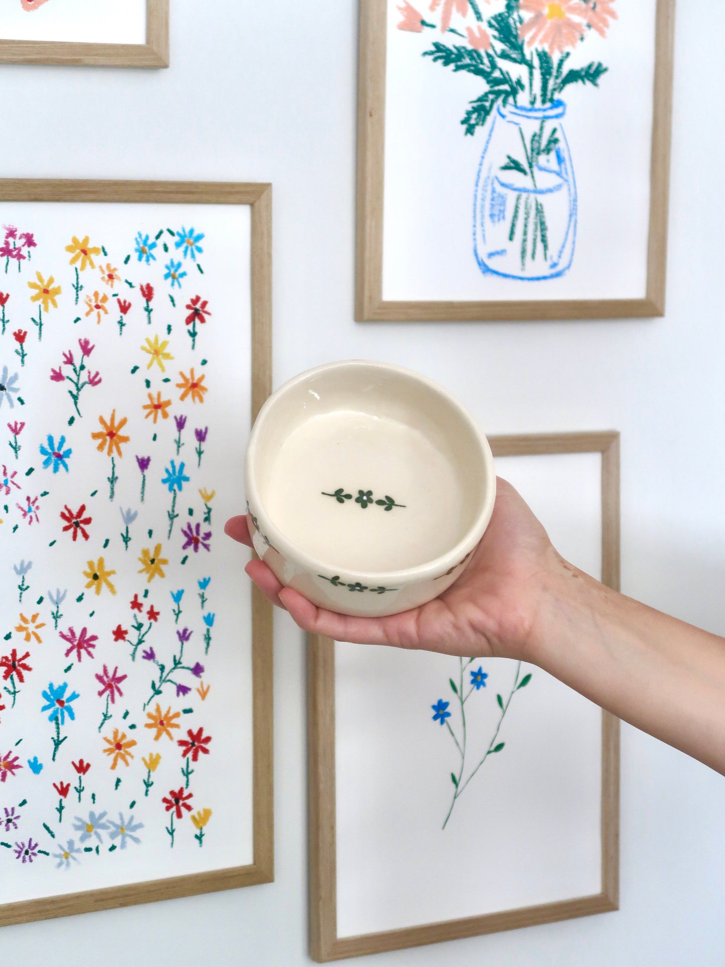 Bowl with green flowers