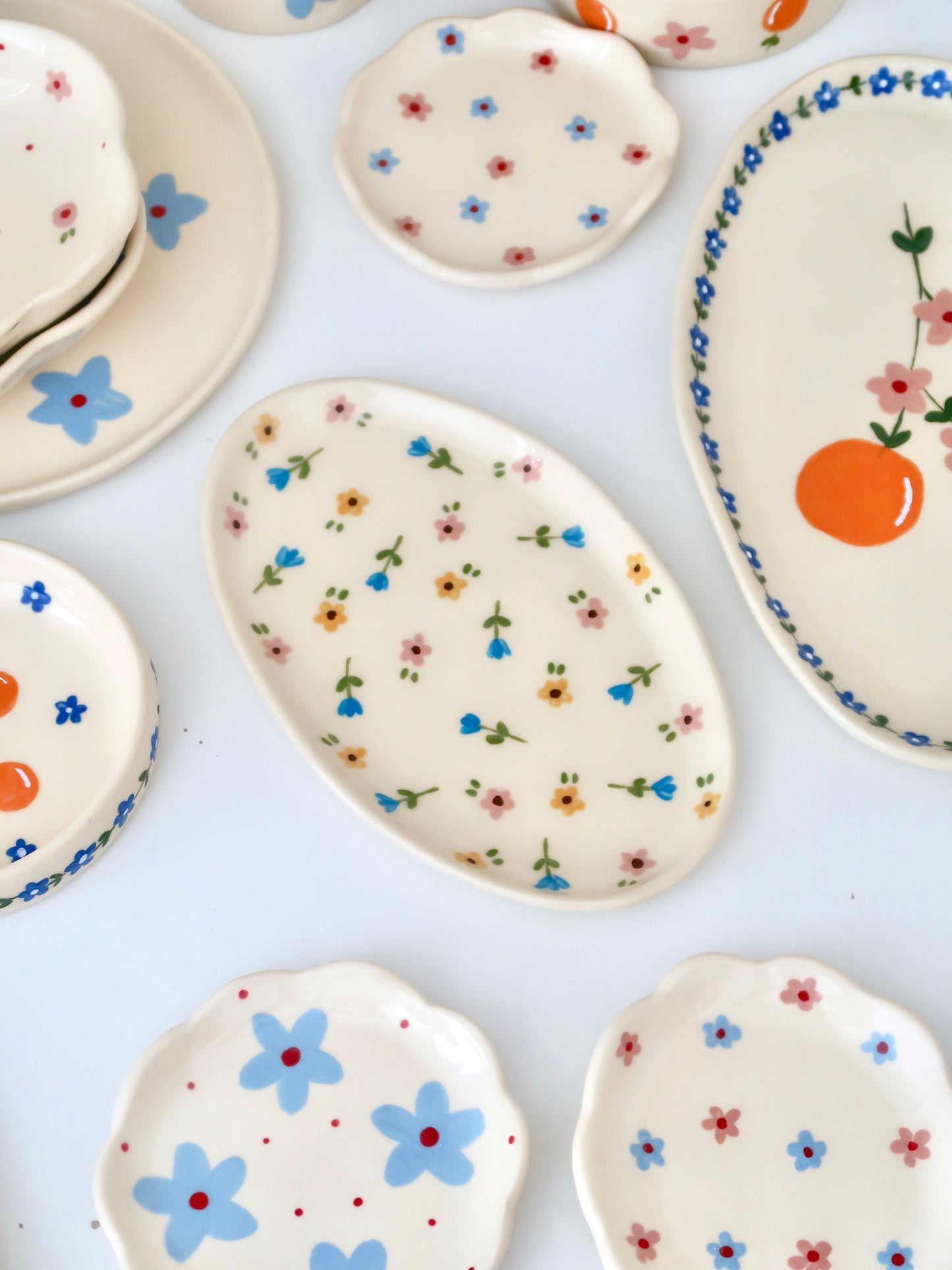 Platter with multicolor flowers