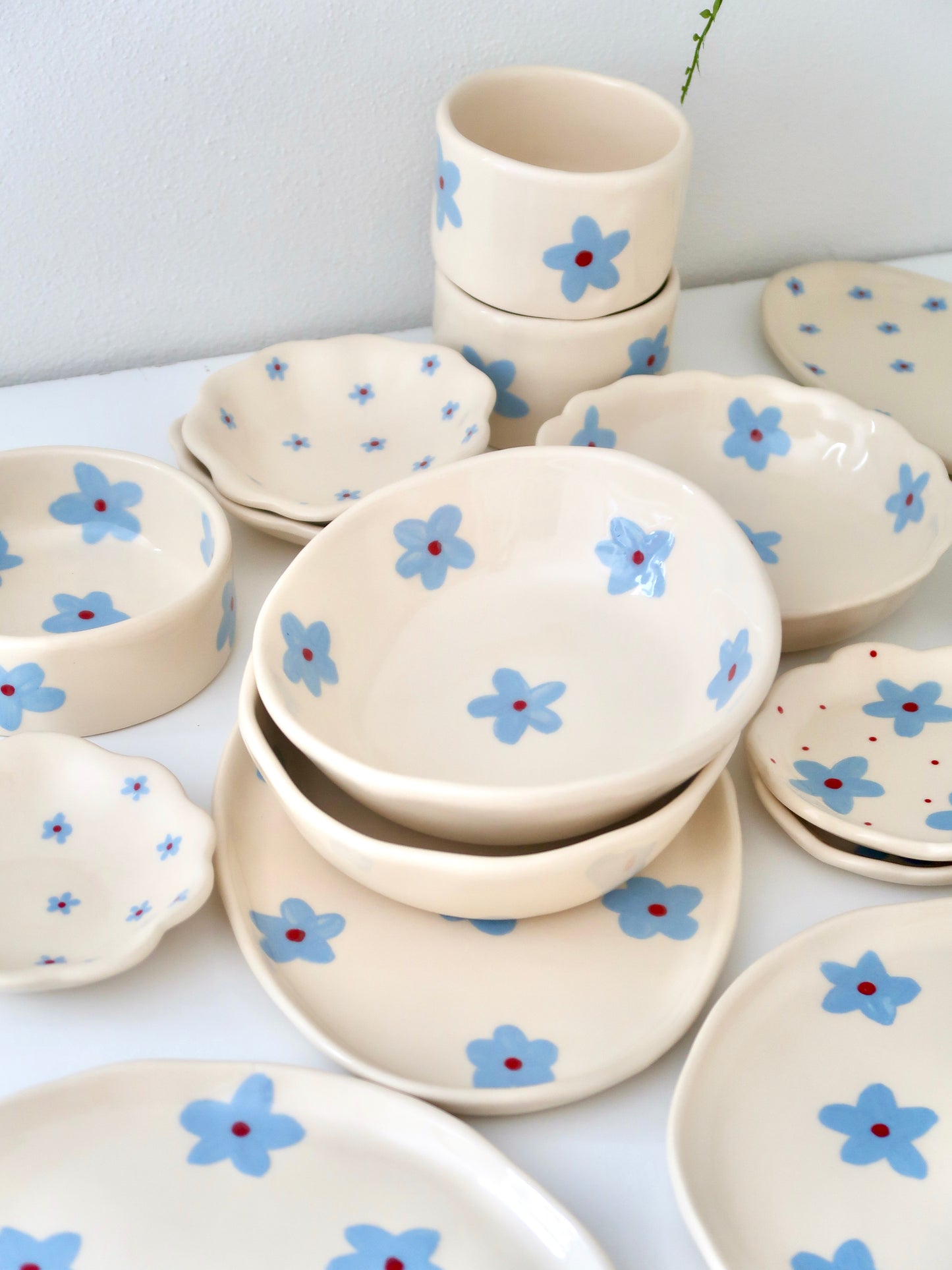 Bowl with and blue flowers