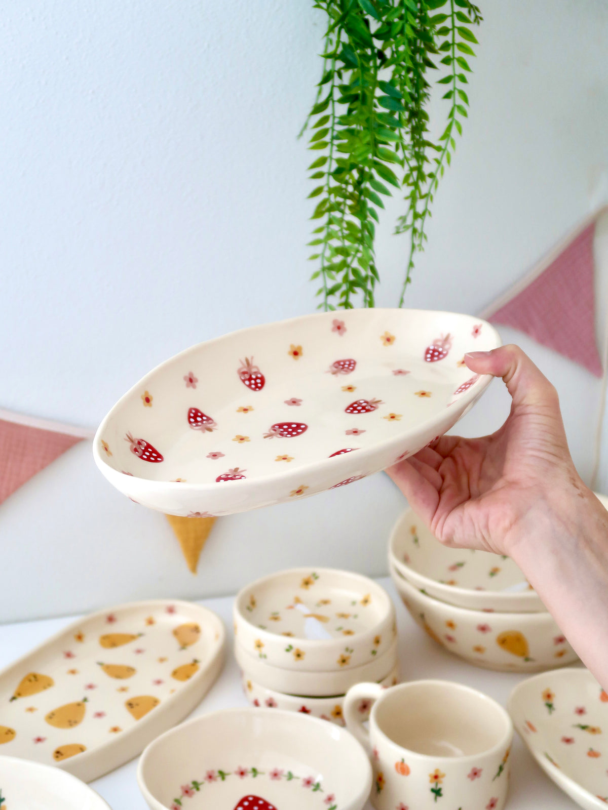 Platter with mushrooms pink and yellow flowers (big)