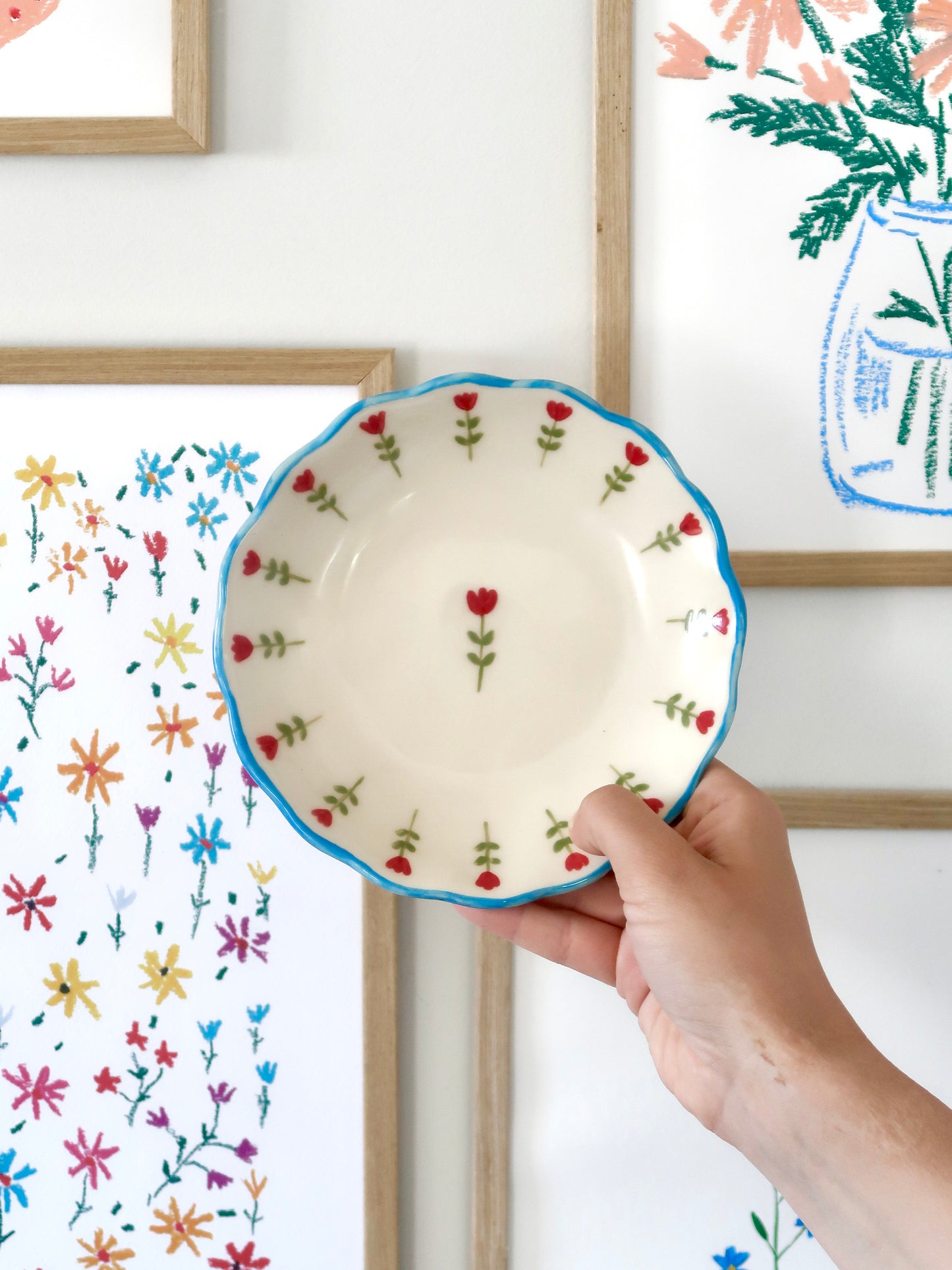Breakfast/ dessert scalloped plate with red flowers