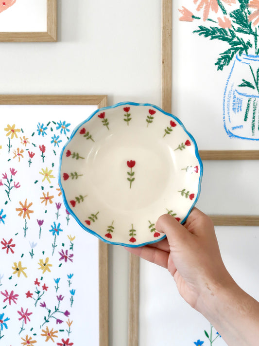 Breakfast/ dessert scalloped plate with red flowers