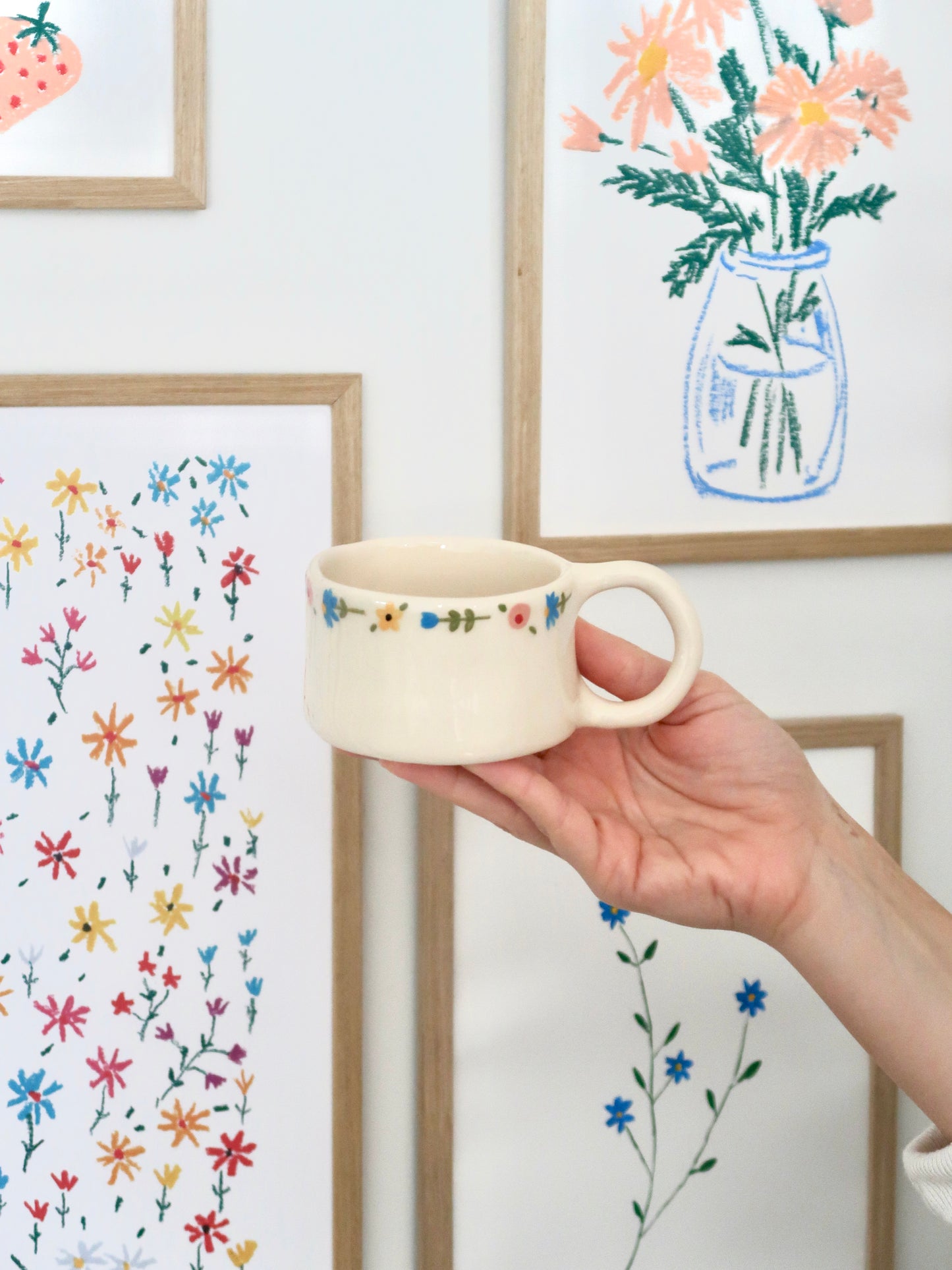 Mug with multicolour flowers