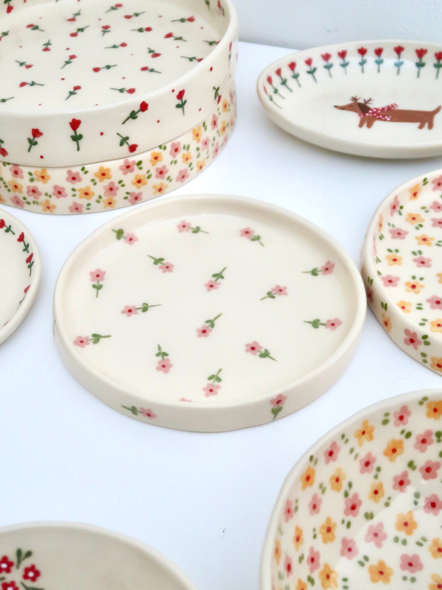 High edge plate with pink flowers