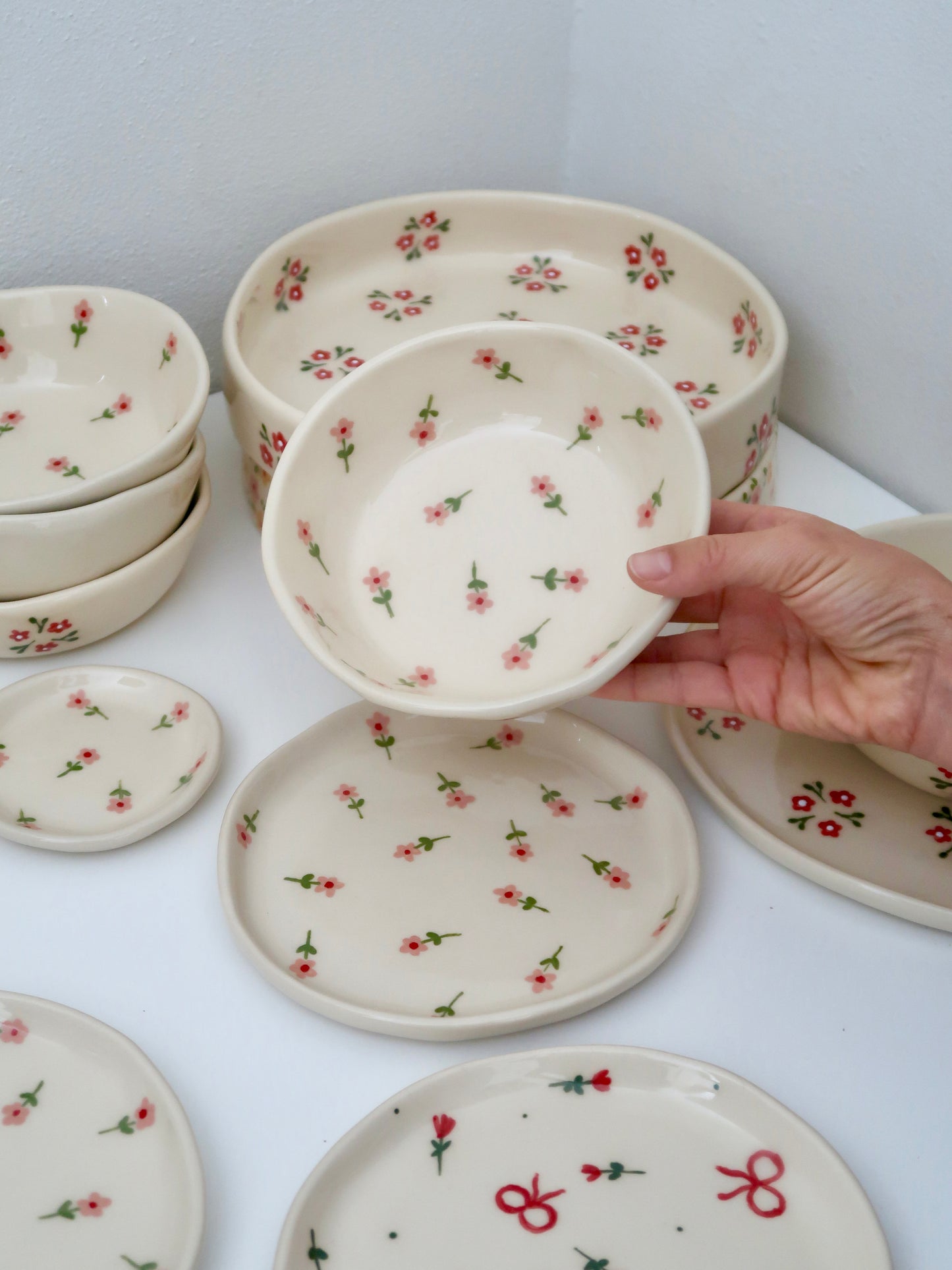 Set with pink flowers