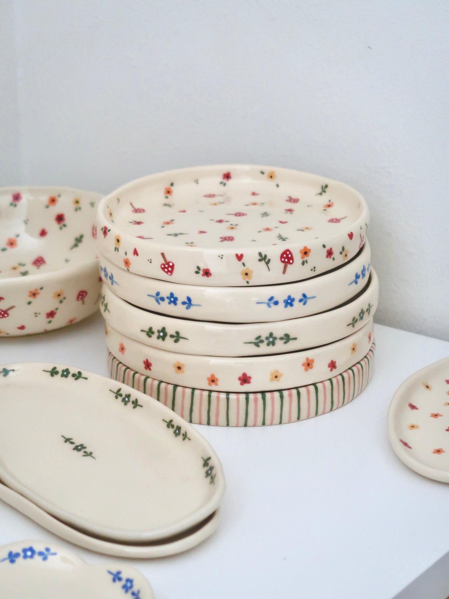 High edge plate with green and pink lines
