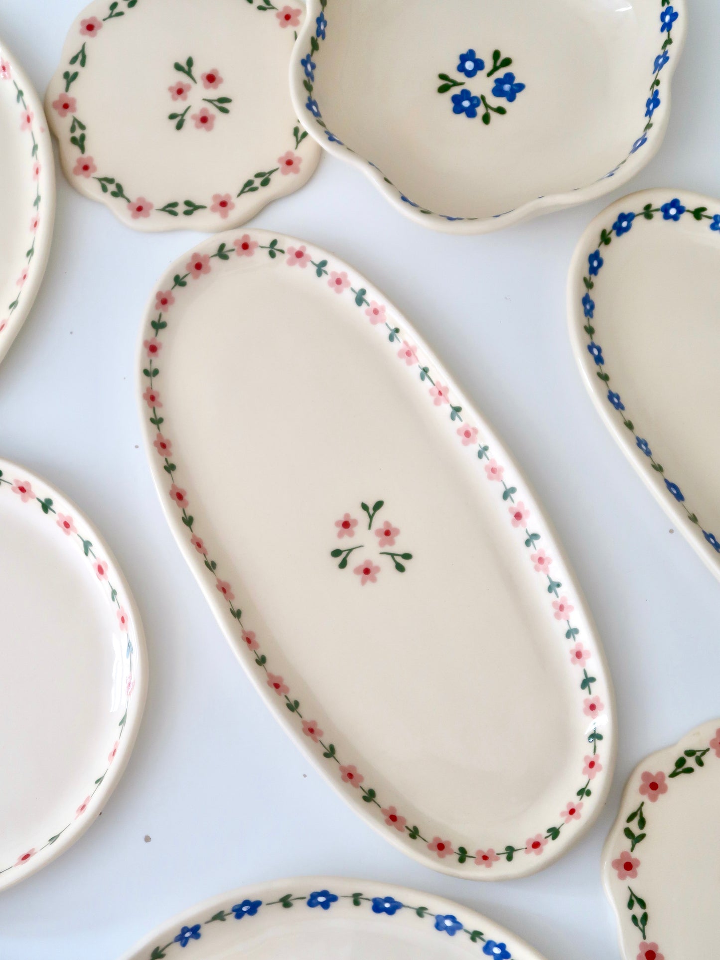 Platter with pink flowers