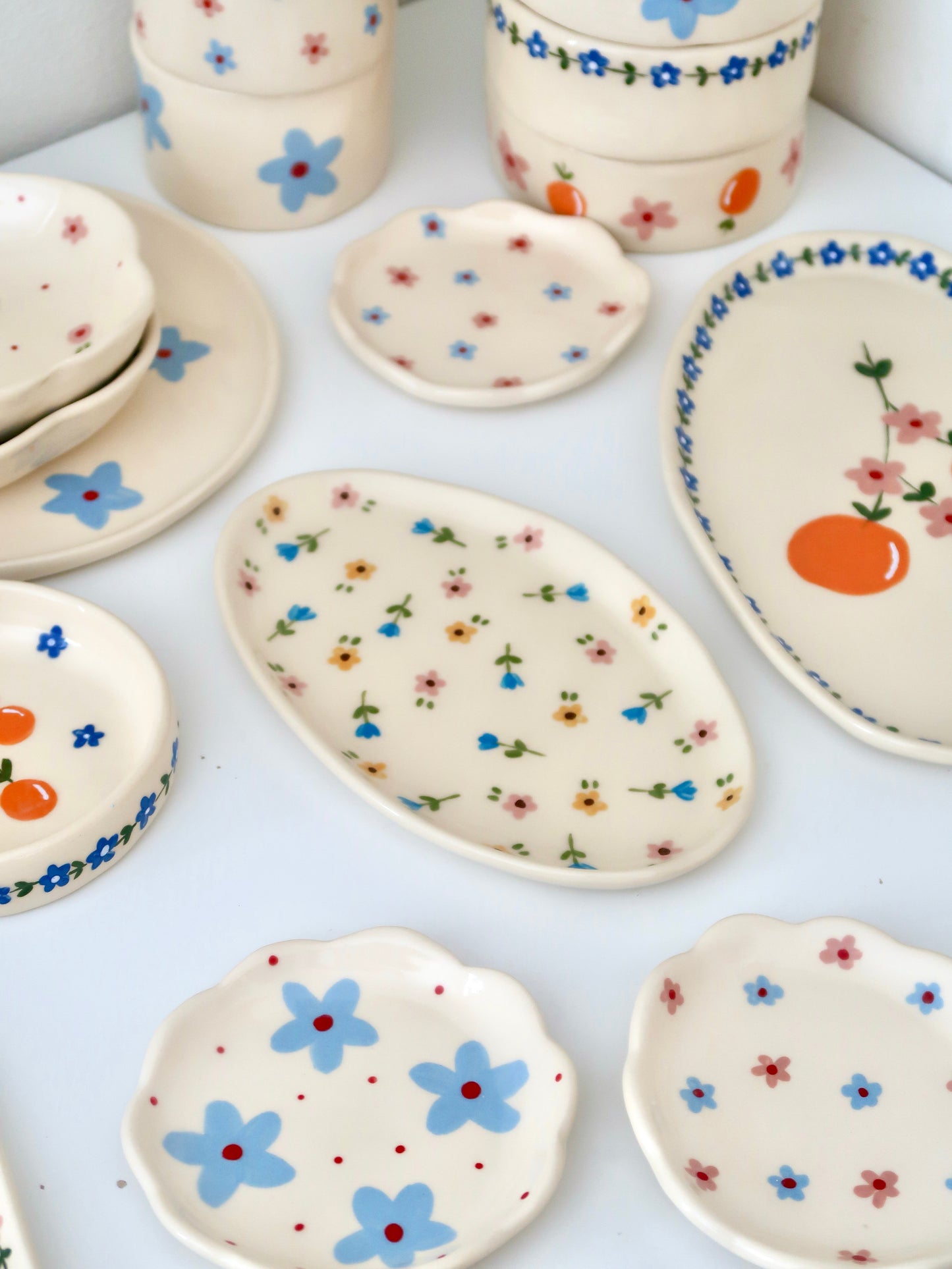 Platter with multicolor flowers