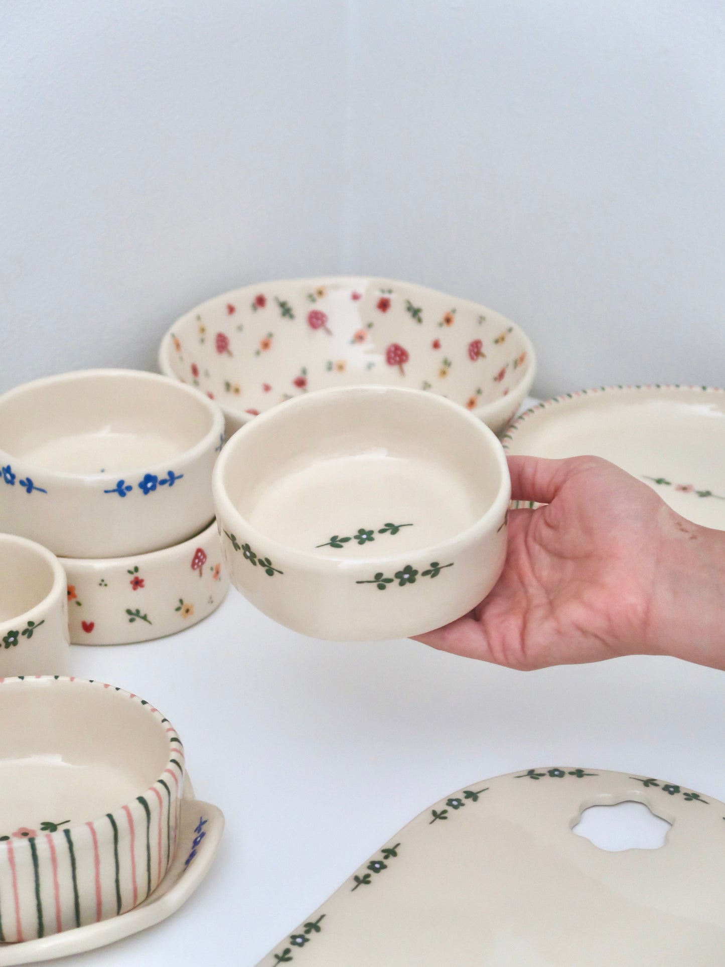 Bowl with green flowers