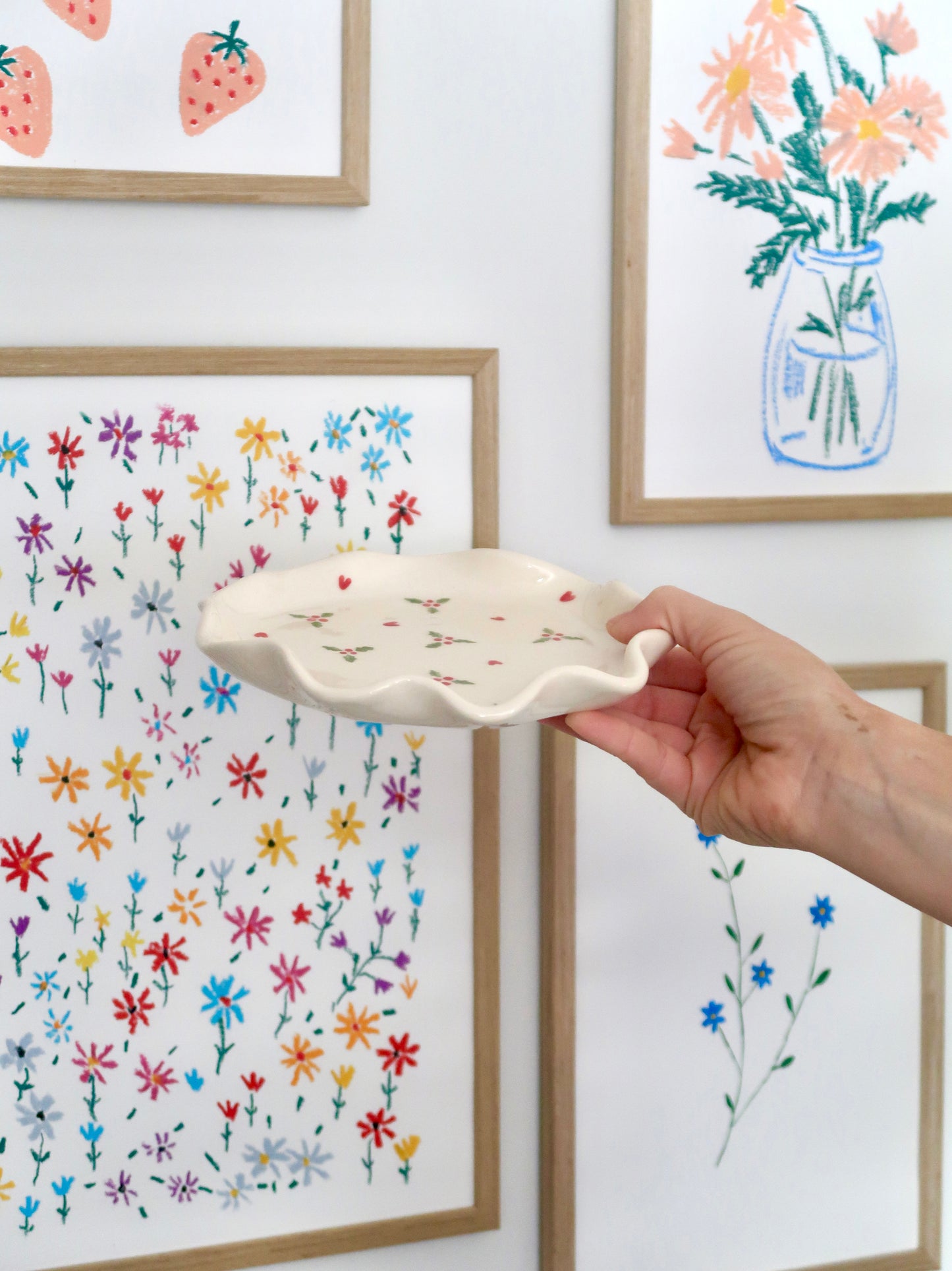 Wavy plate with christmas vibe