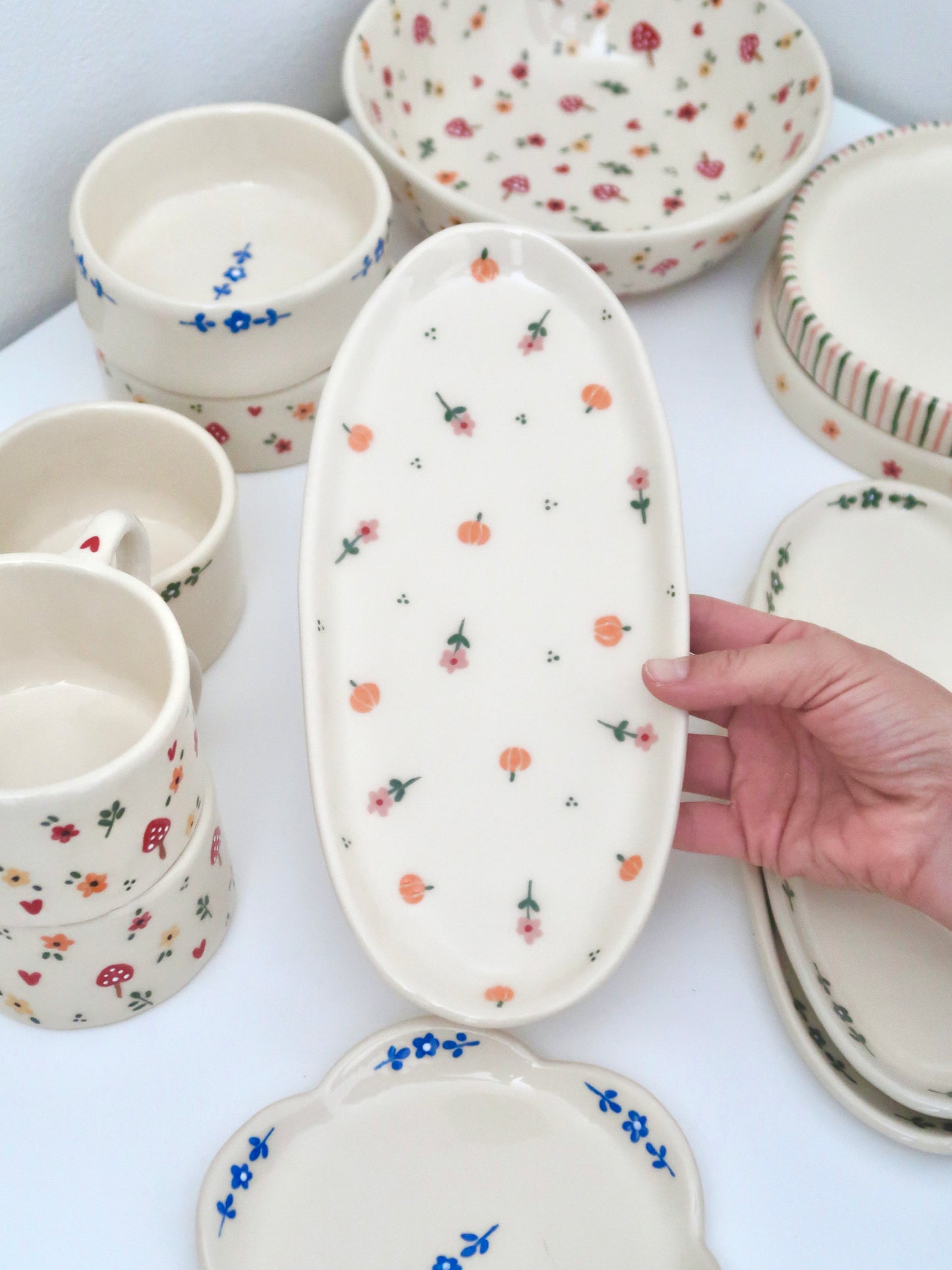 Platter with pumpkins and pink flowers - medium