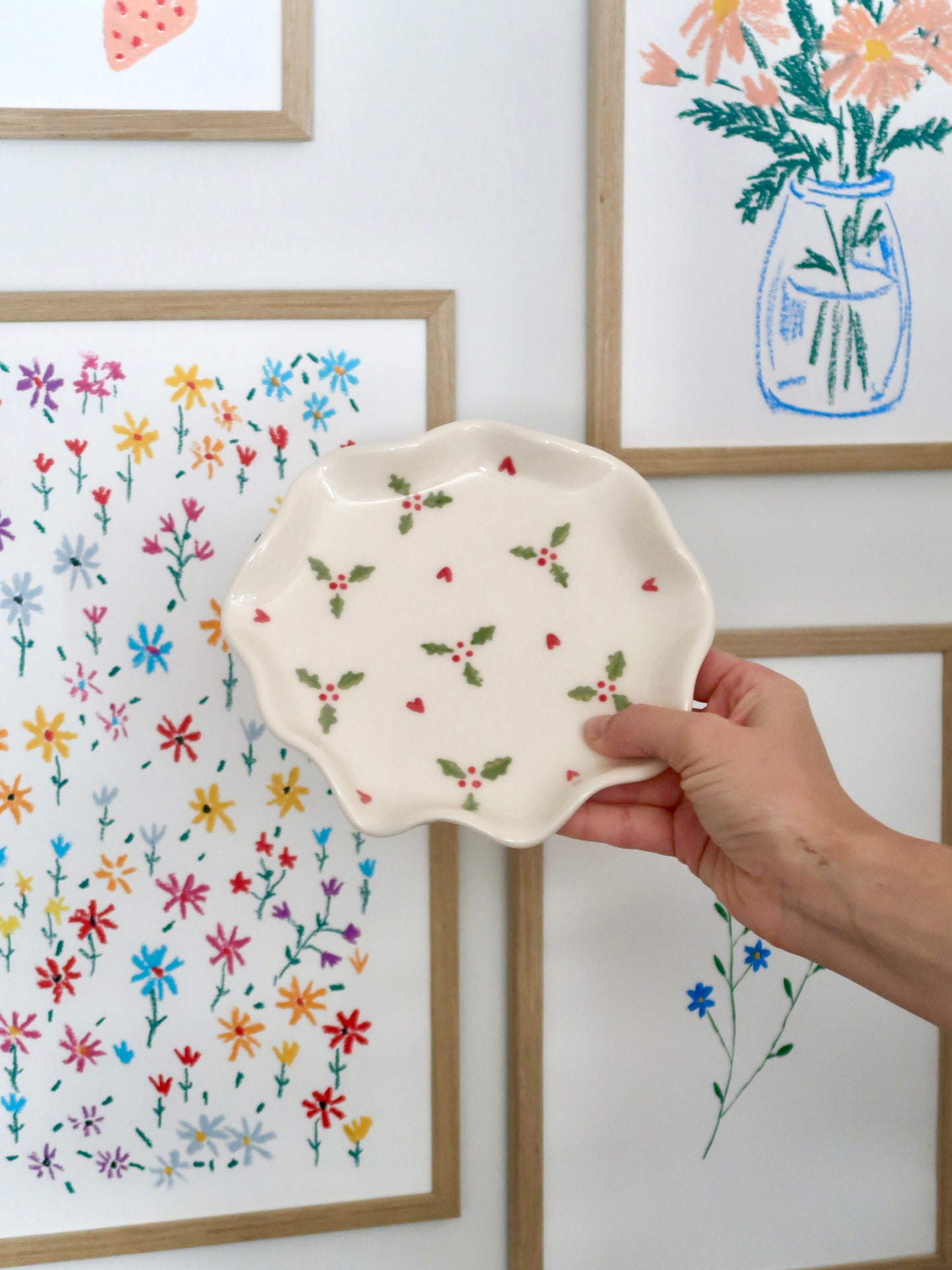 Wavy plate with christmas vibe