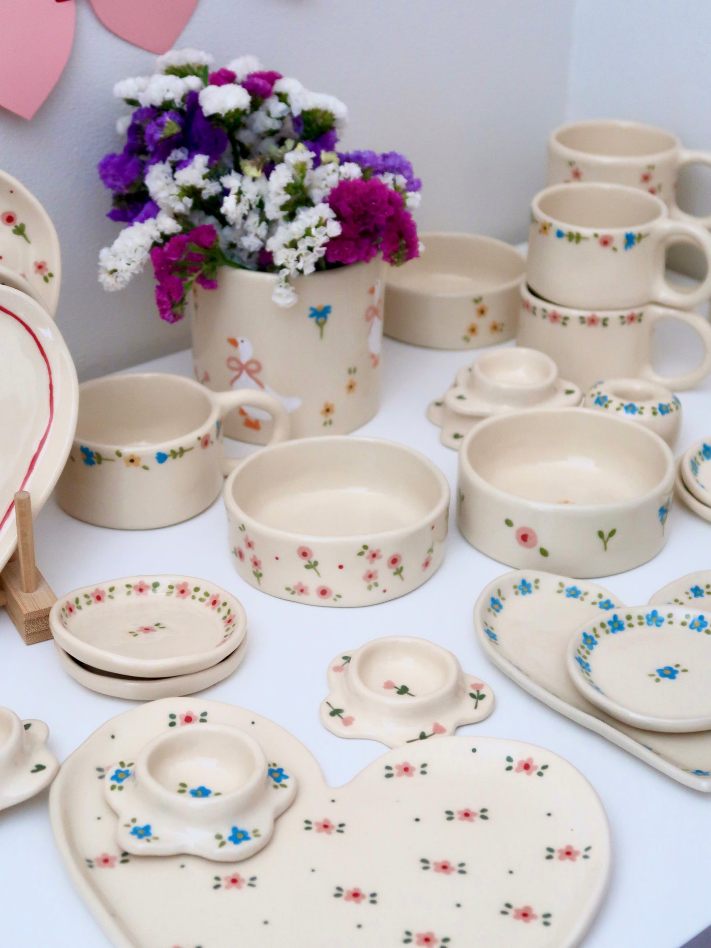 Bowl with pink flowers