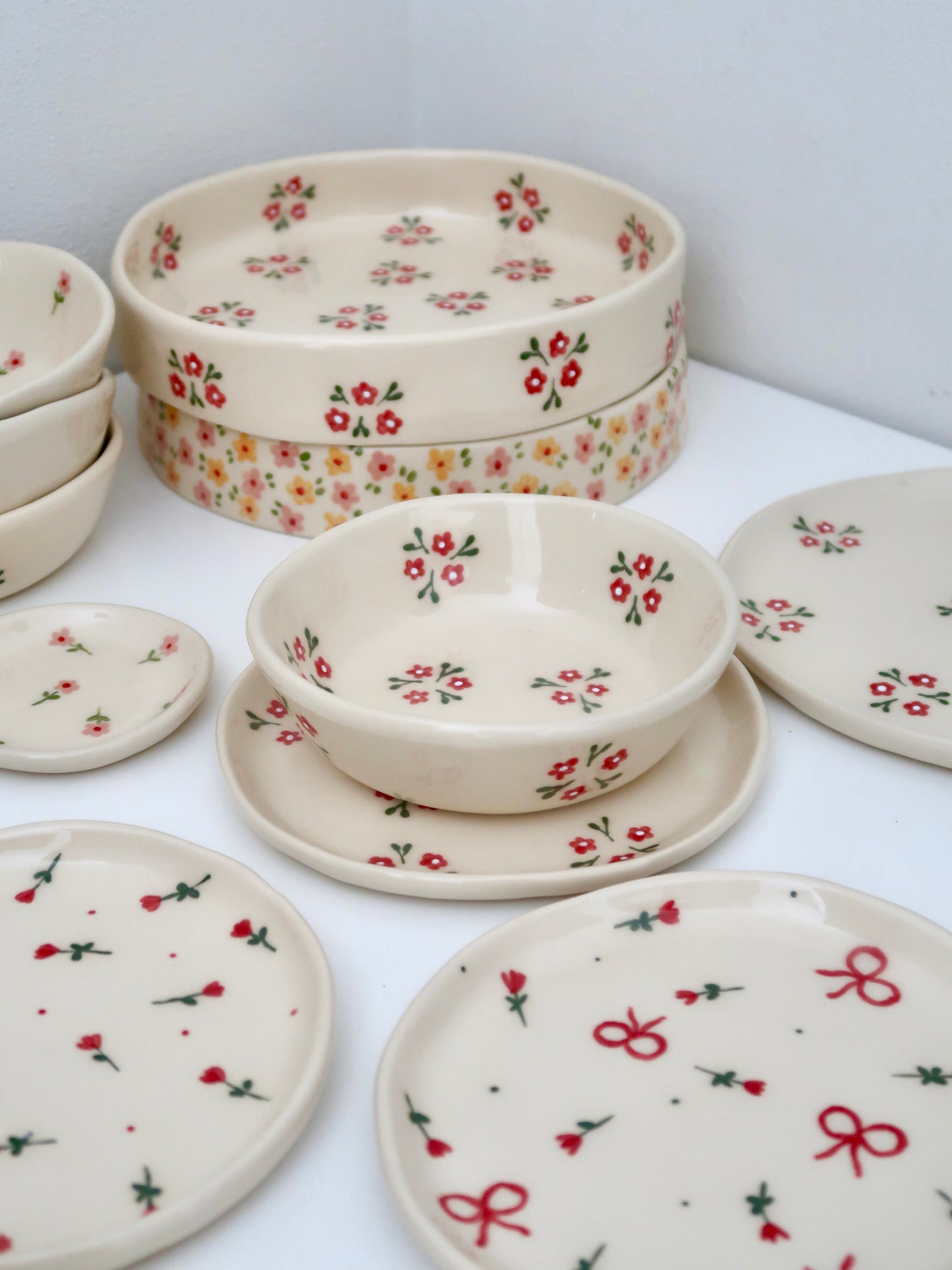 Set with red flowers