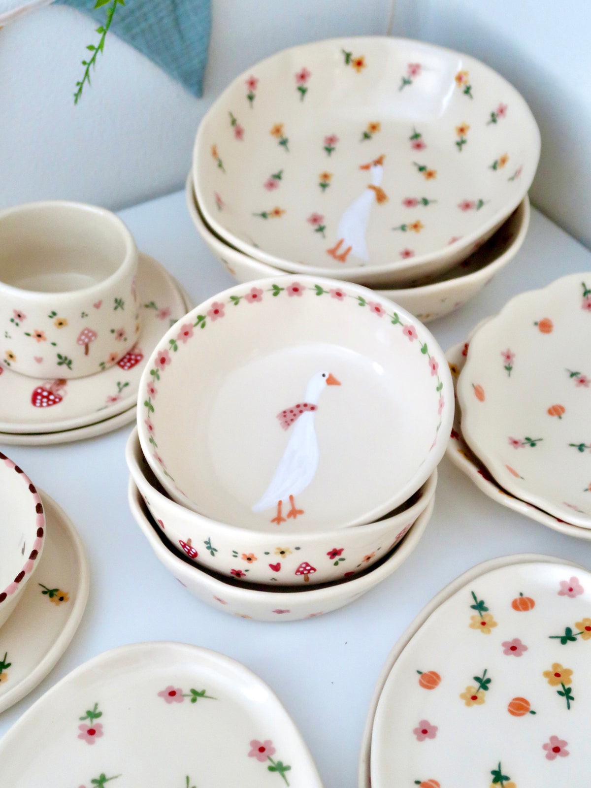 Bowl with a duck and pink flowers